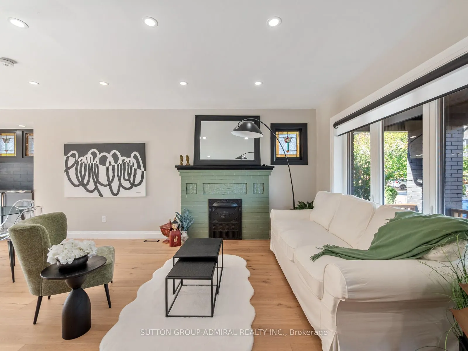 187 Rosslyn Avenue S