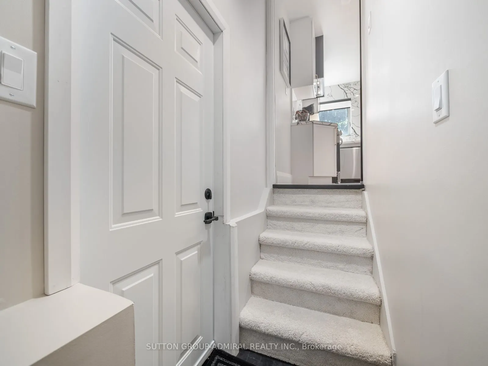 187 Rosslyn Avenue S