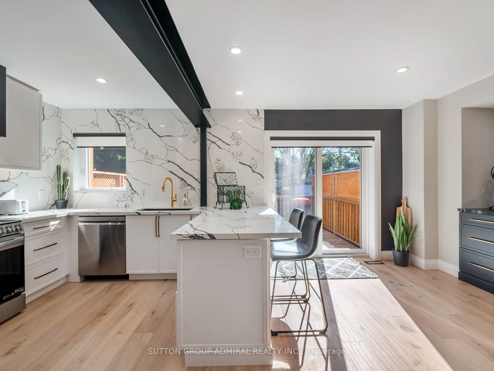 187 Rosslyn Avenue S