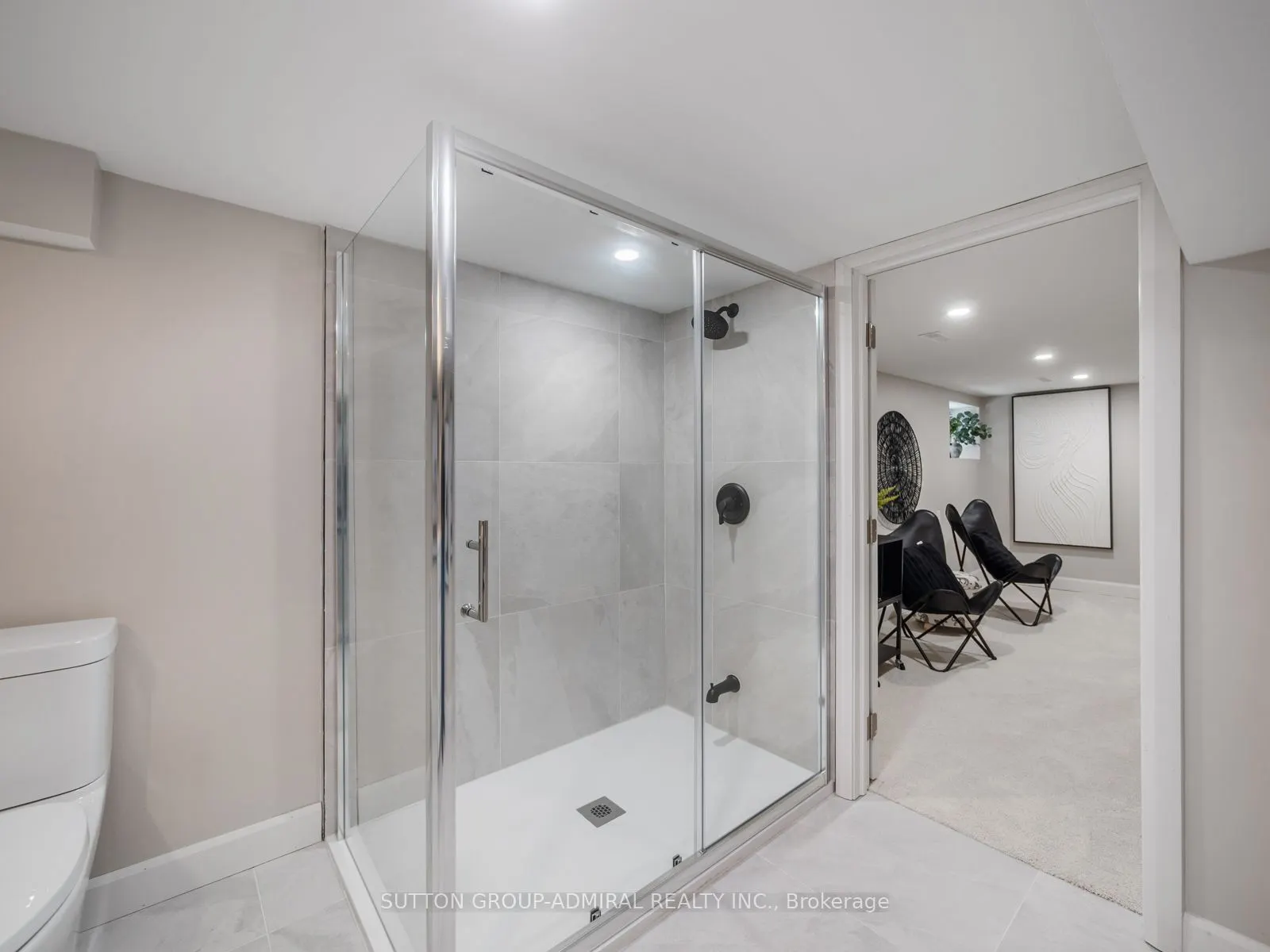 187 Rosslyn Avenue S