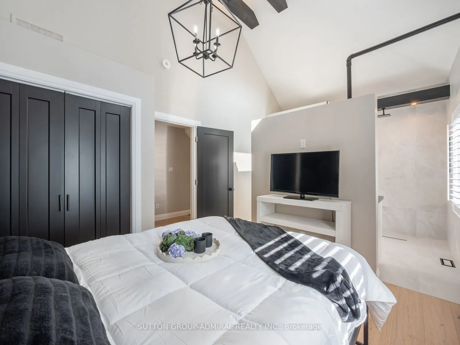 187 Rosslyn Avenue S