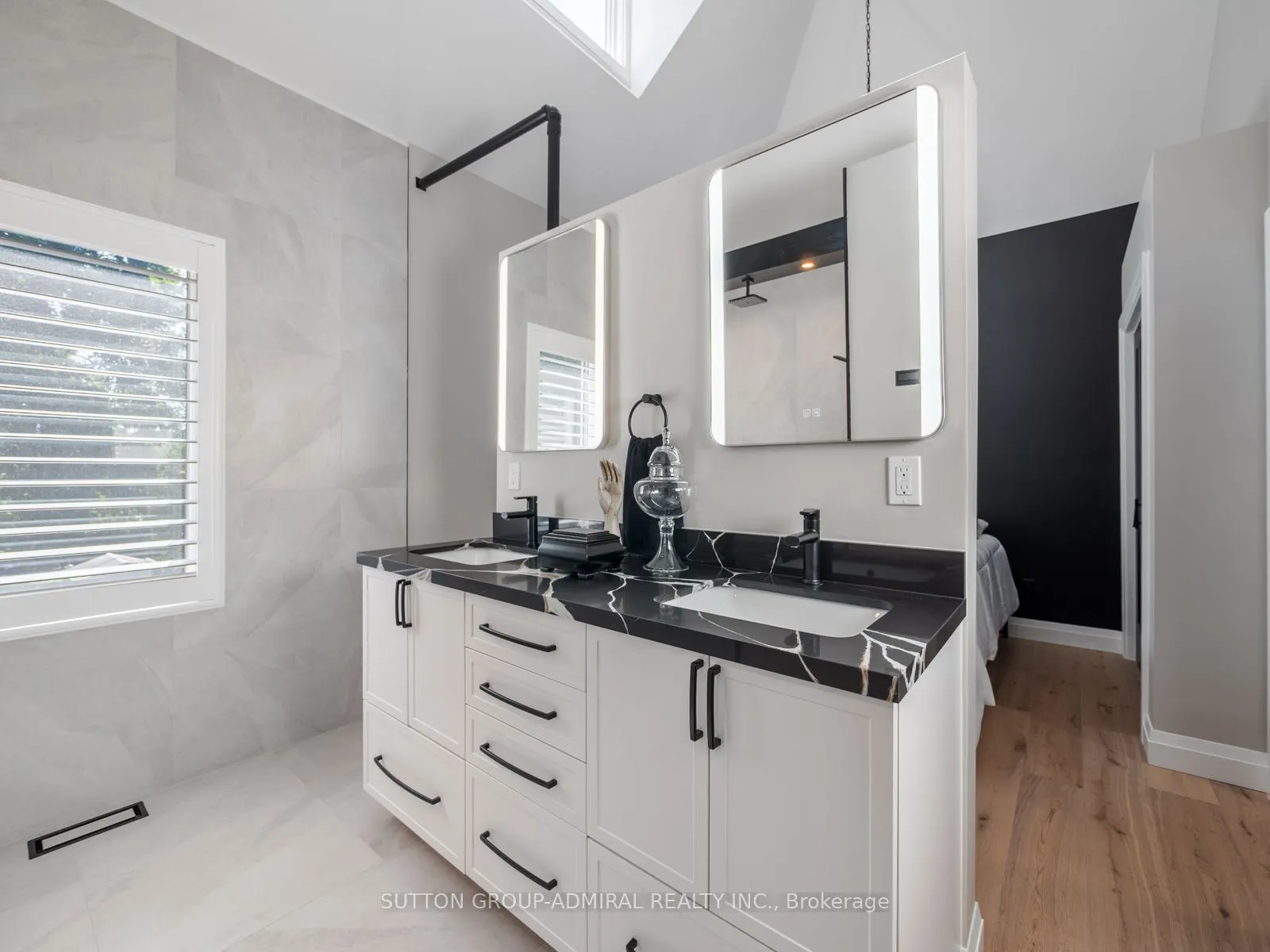 187 Rosslyn Avenue S