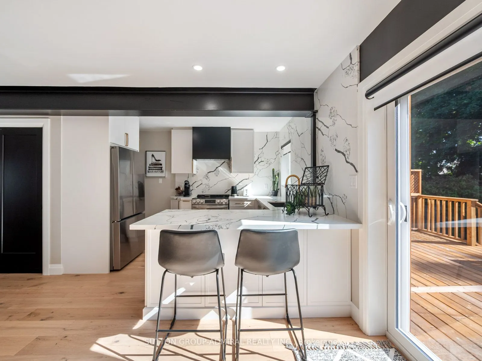 187 Rosslyn Avenue S