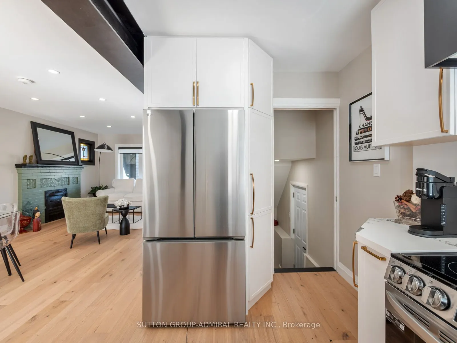 187 Rosslyn Avenue S