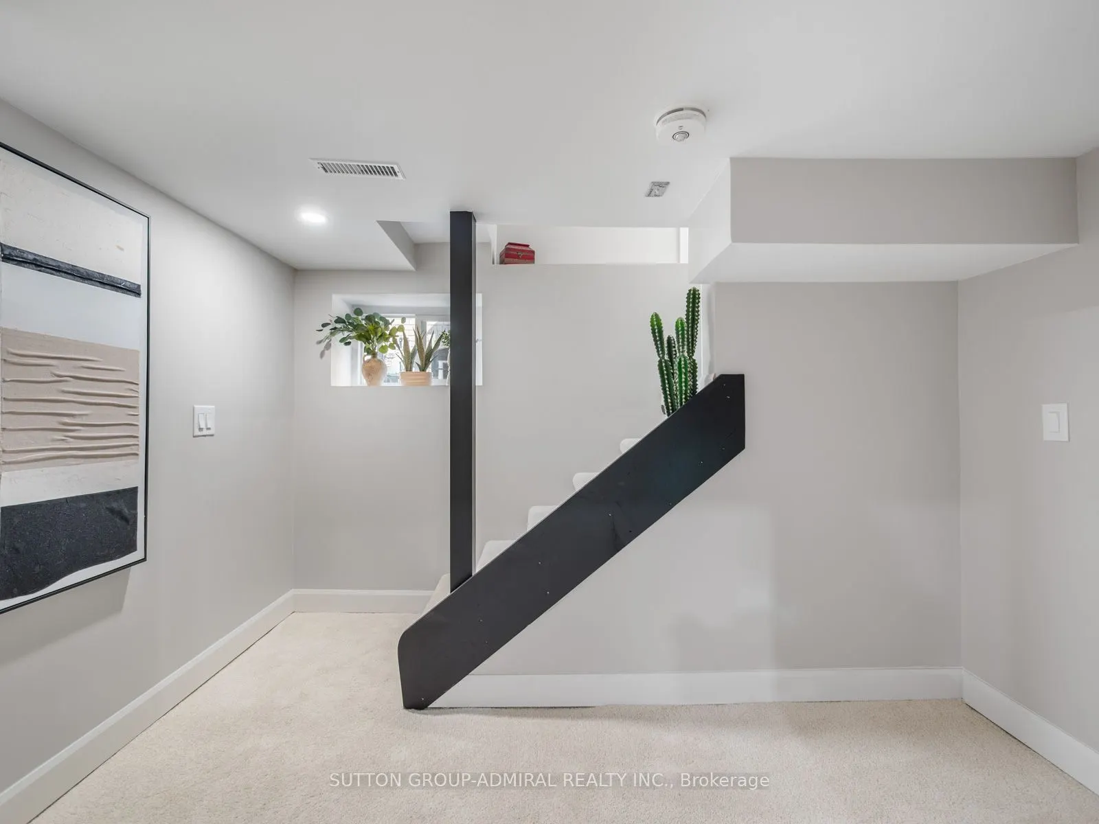 187 Rosslyn Avenue S