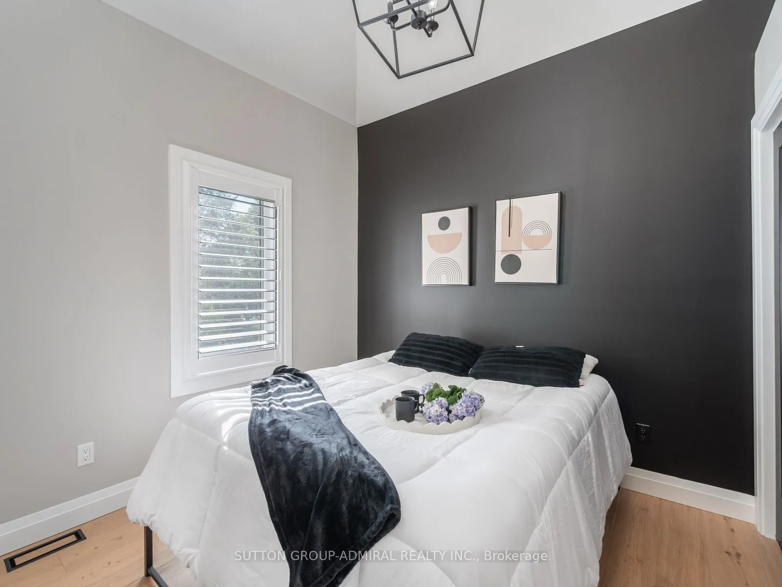 187 Rosslyn Avenue S