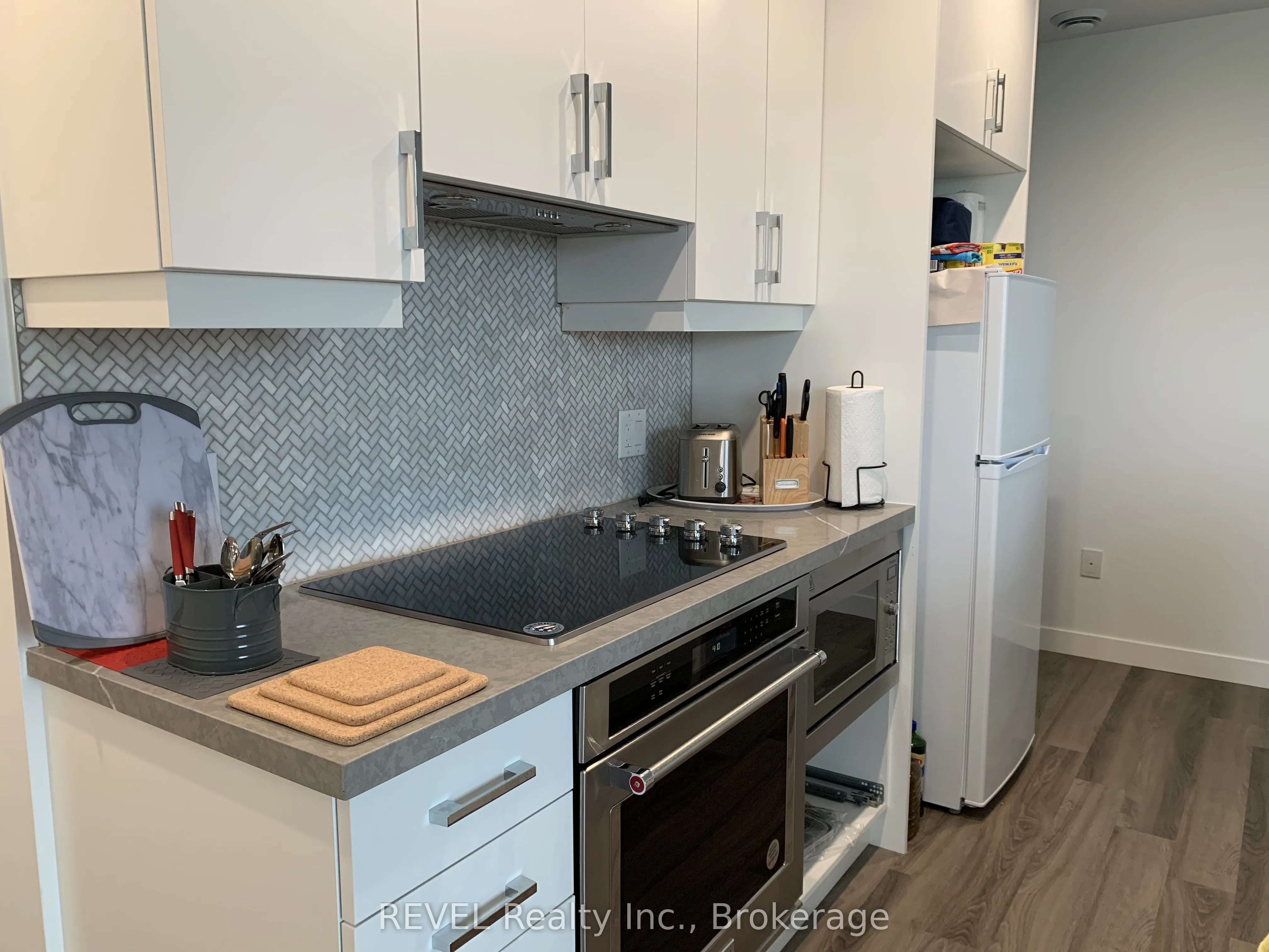 479 Charlton Avenue E, #407