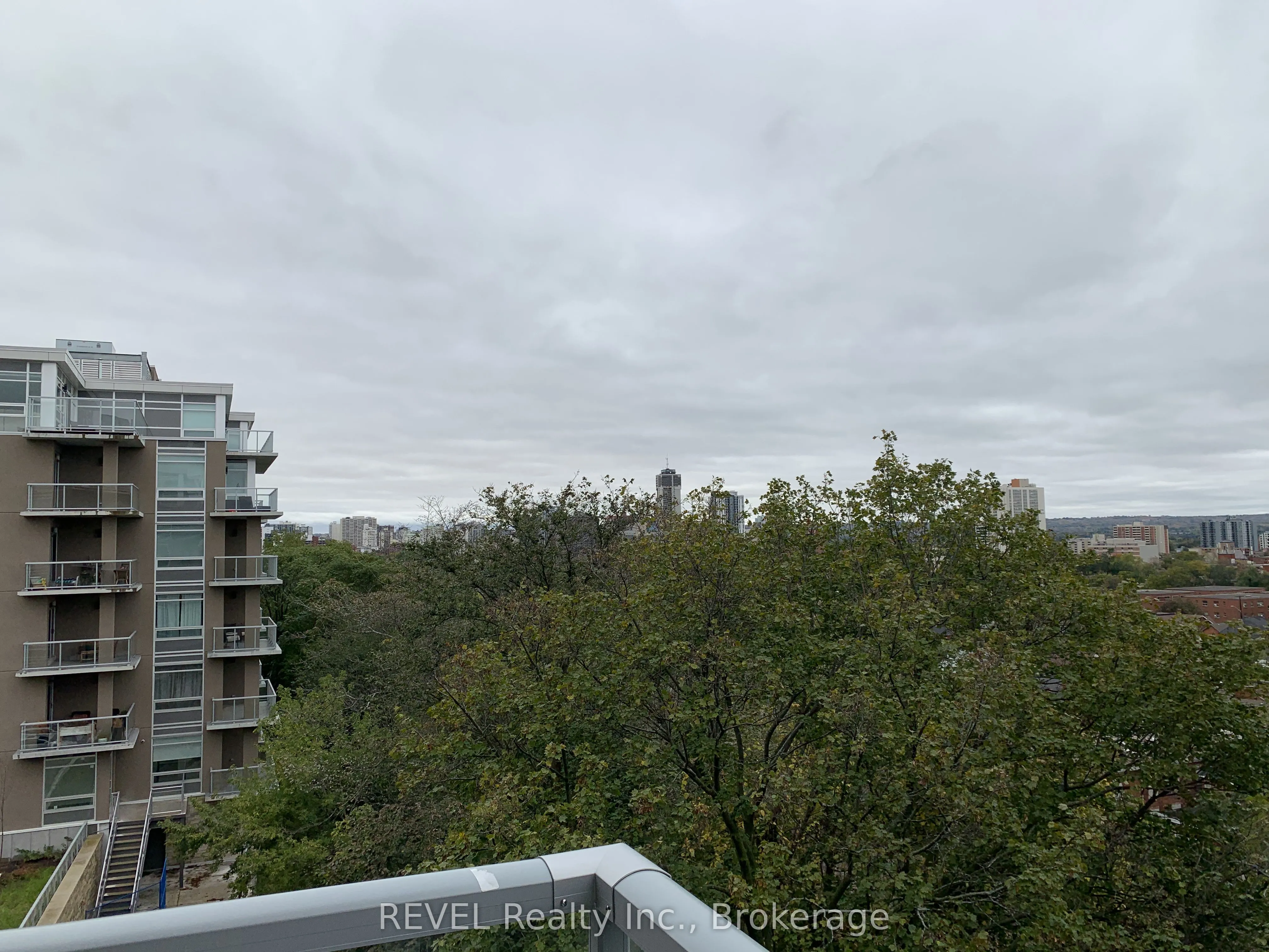 479 Charlton Avenue E, #407