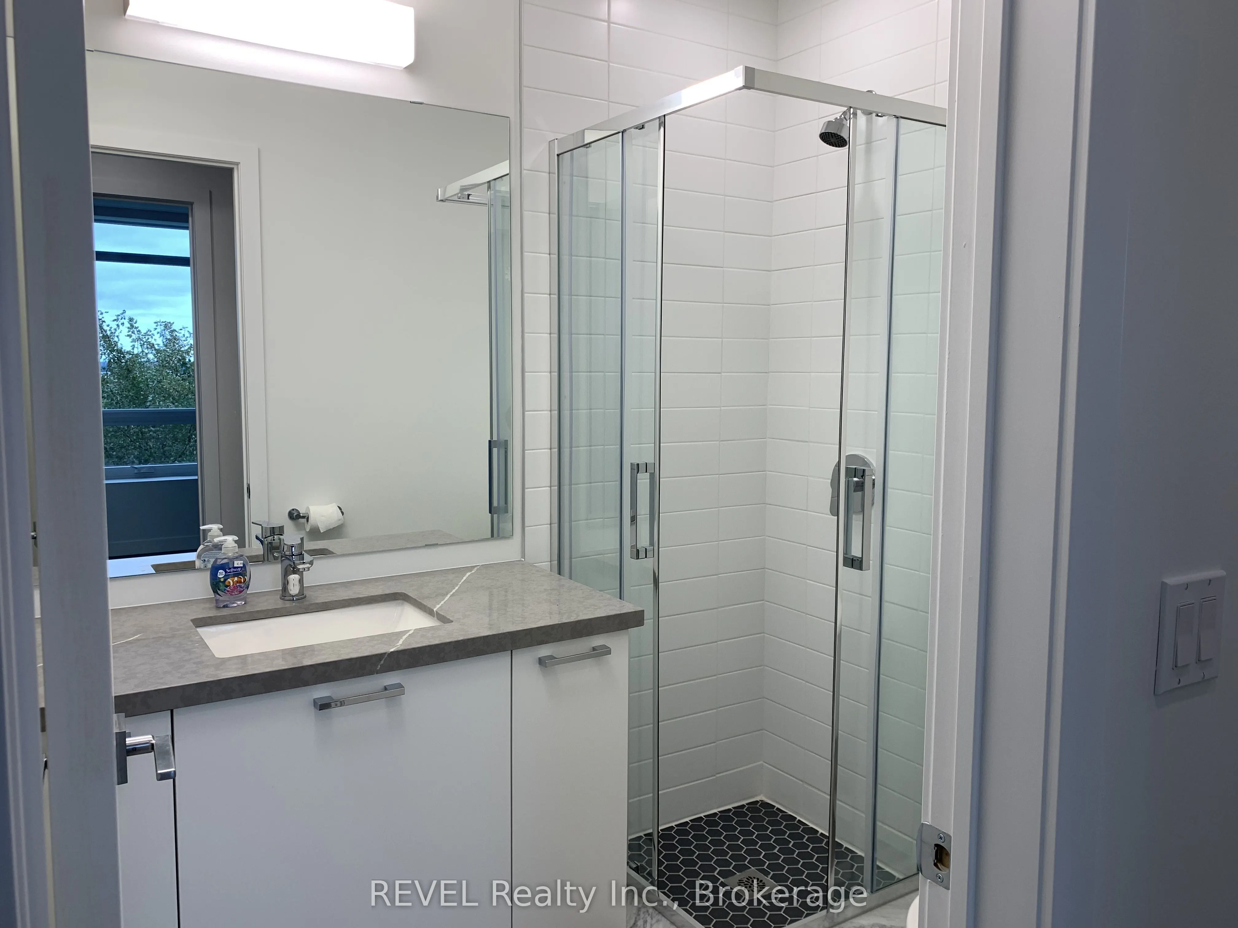 479 Charlton Avenue E, #407