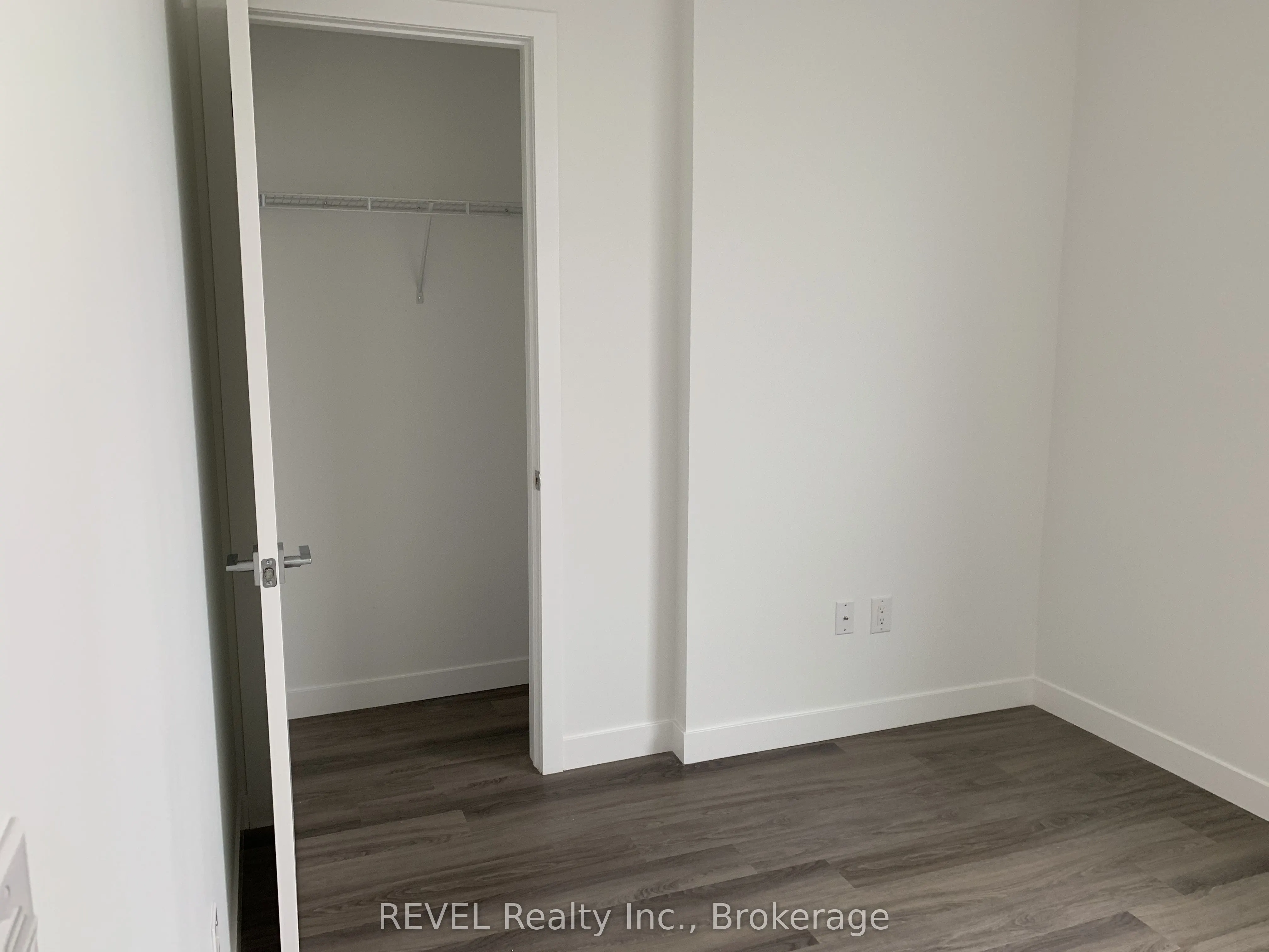 479 Charlton Avenue E, #407