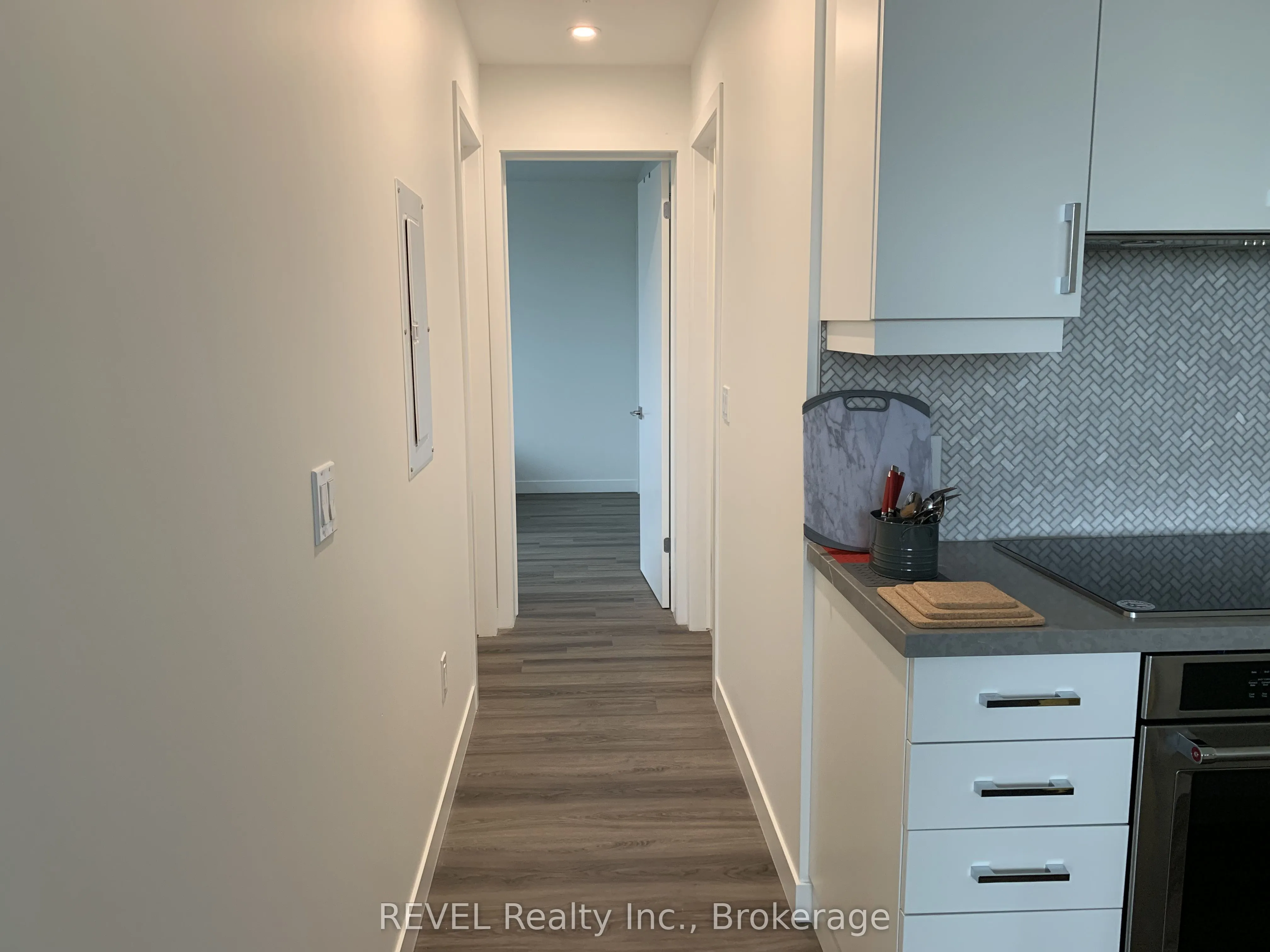 479 Charlton Avenue E, #407