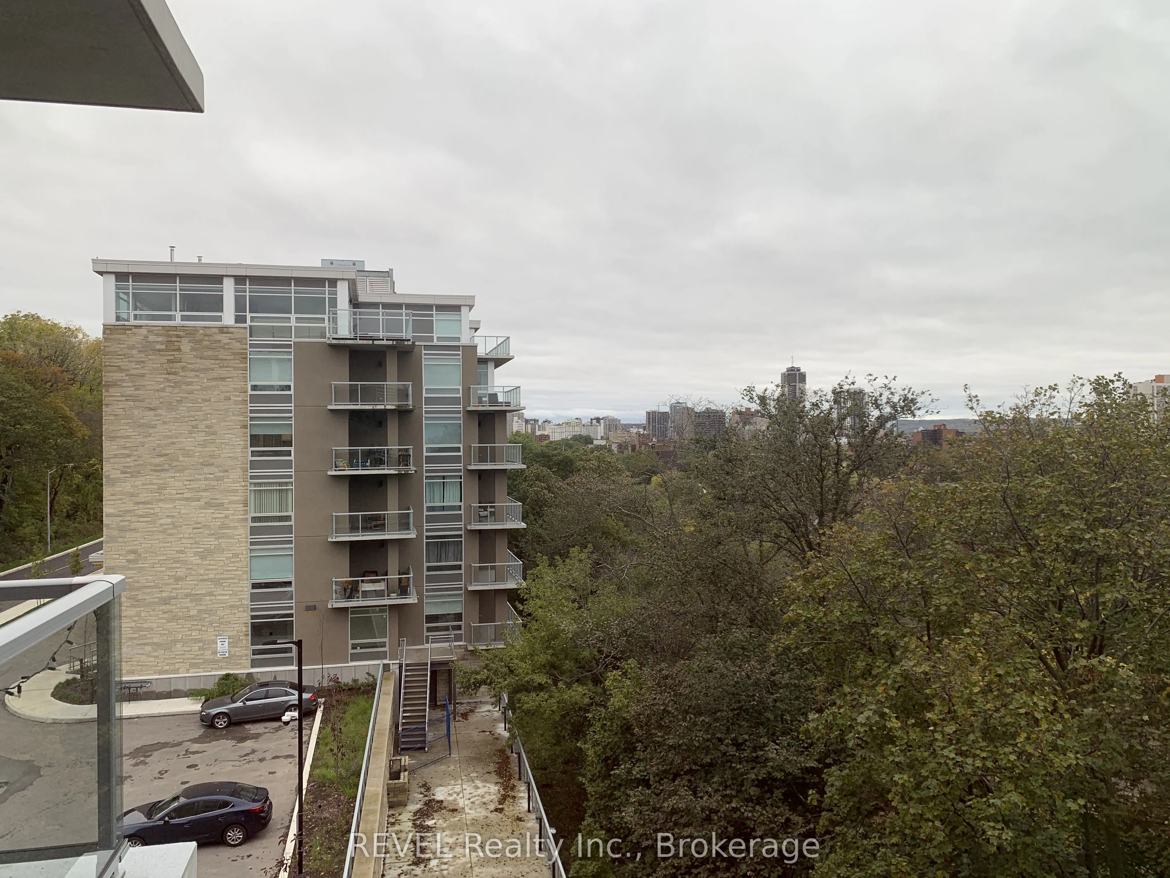 479 Charlton Avenue E, #407