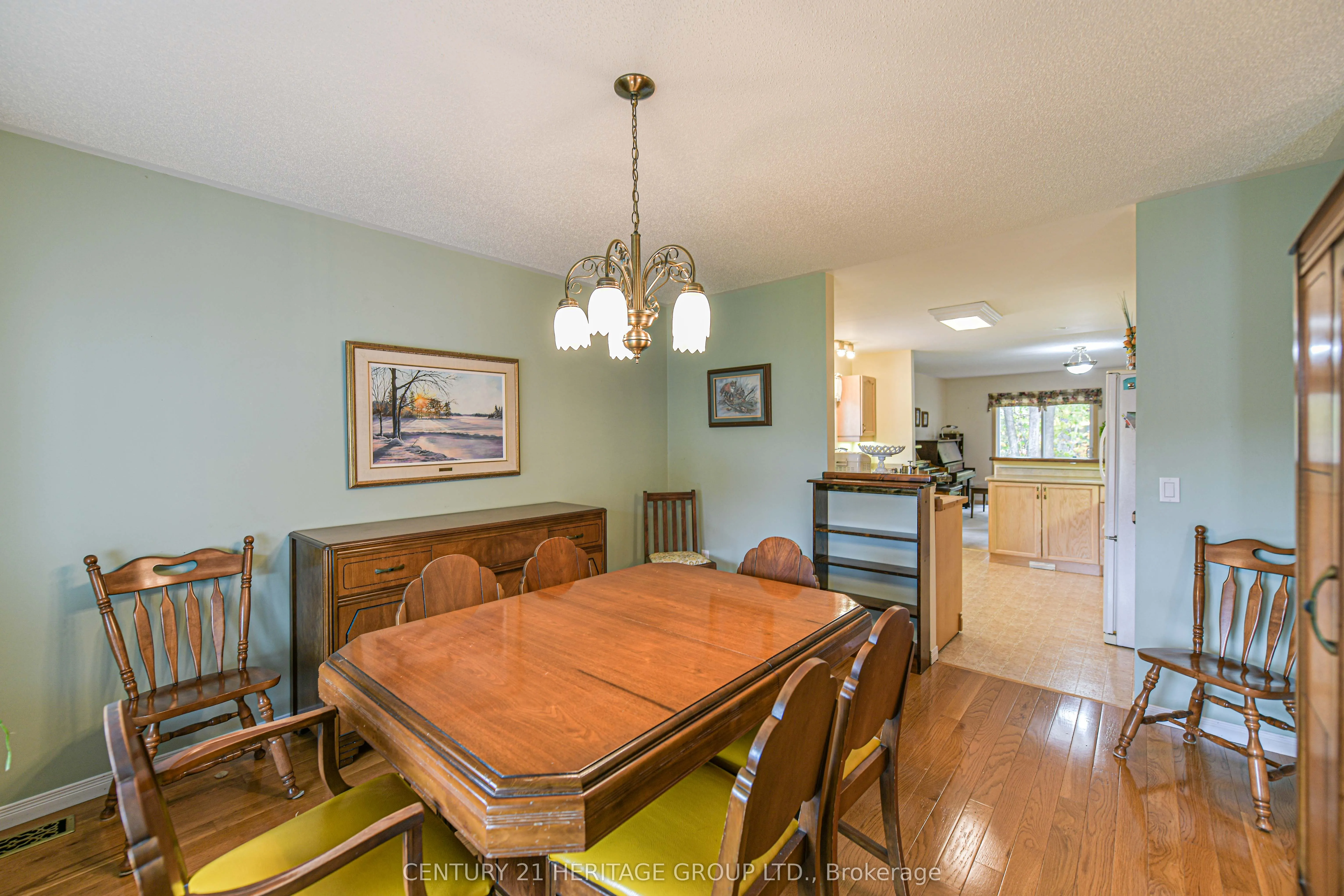 19 Springwood Crescent