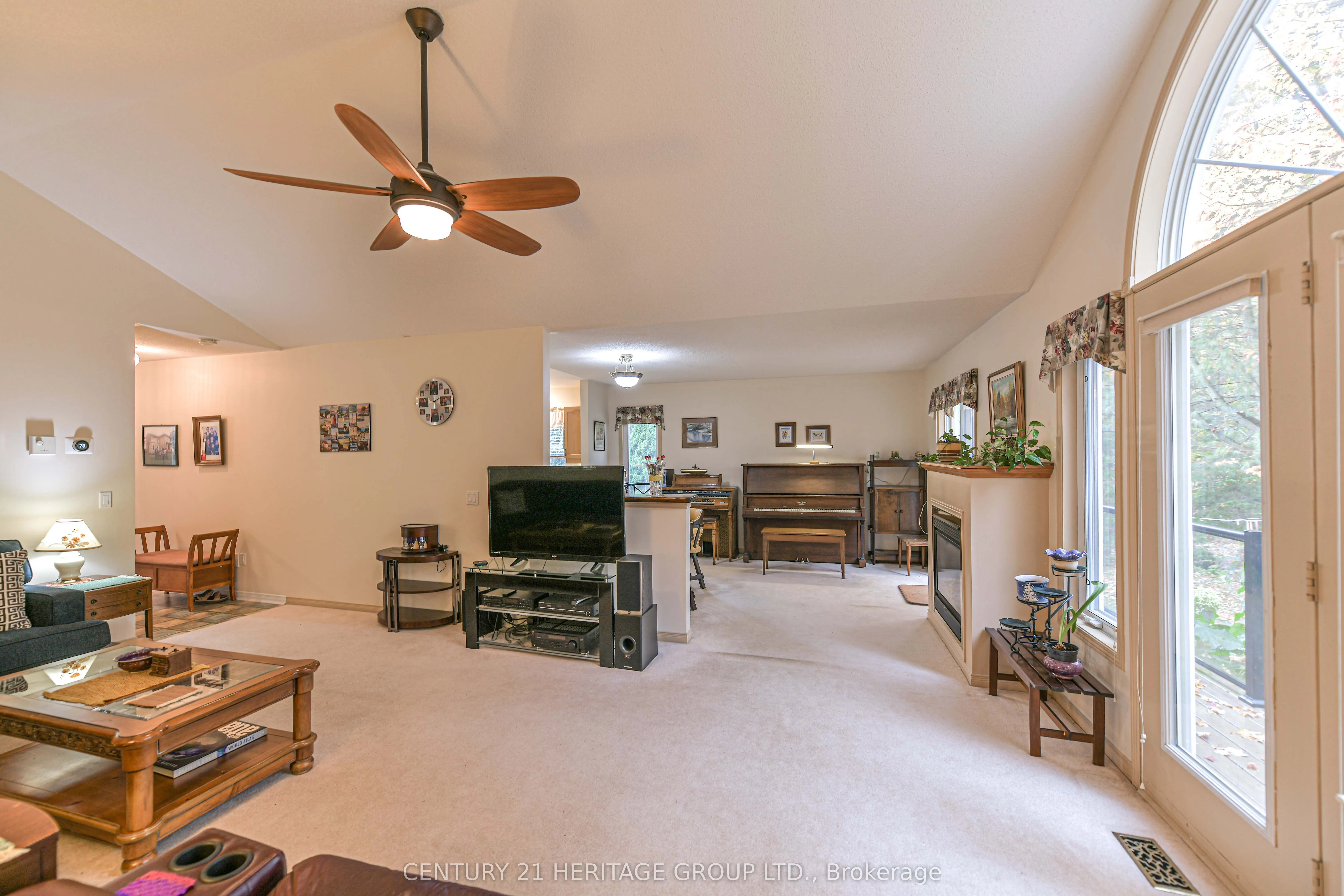 19 Springwood Crescent