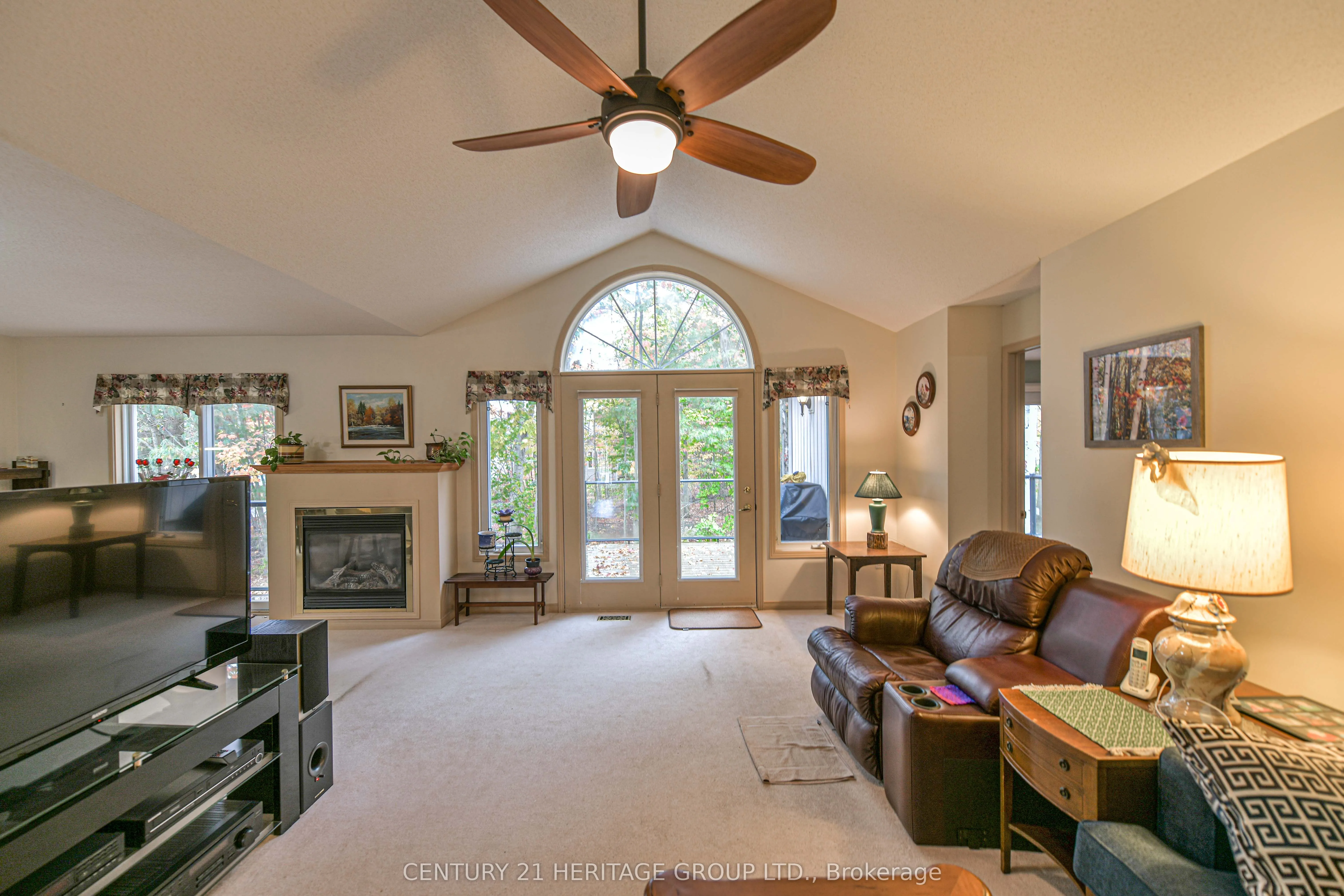 19 Springwood Crescent