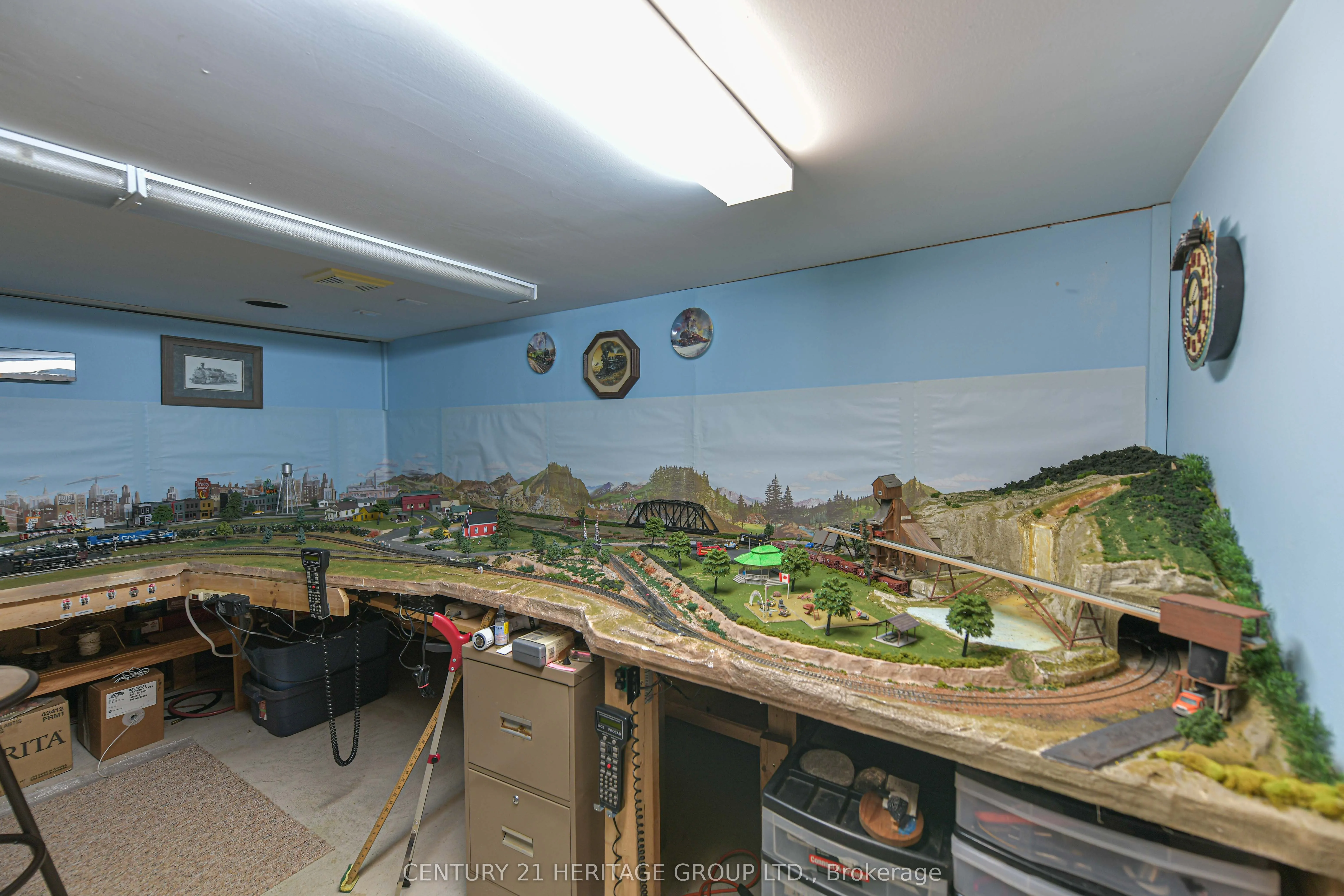 19 Springwood Crescent