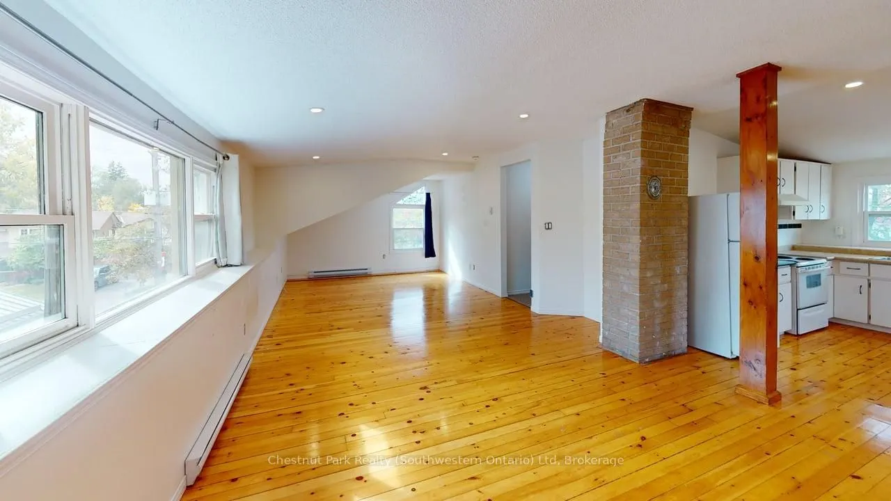 128 Main Street N, #Upper