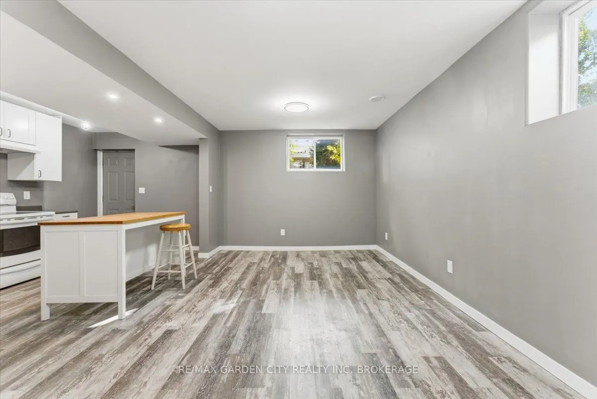 4 FOX TRAIL Drive