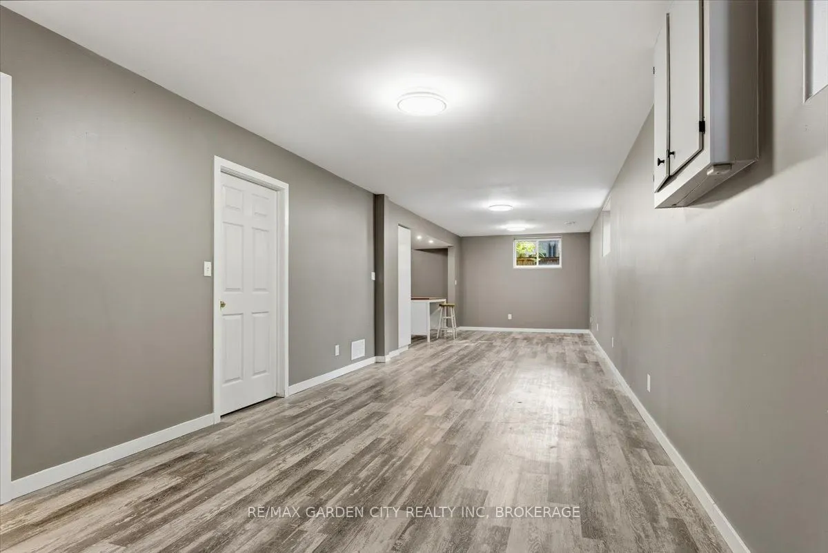 4 FOX TRAIL Drive