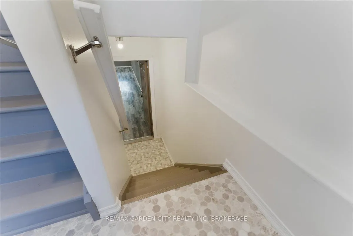 4 FOX TRAIL Drive
