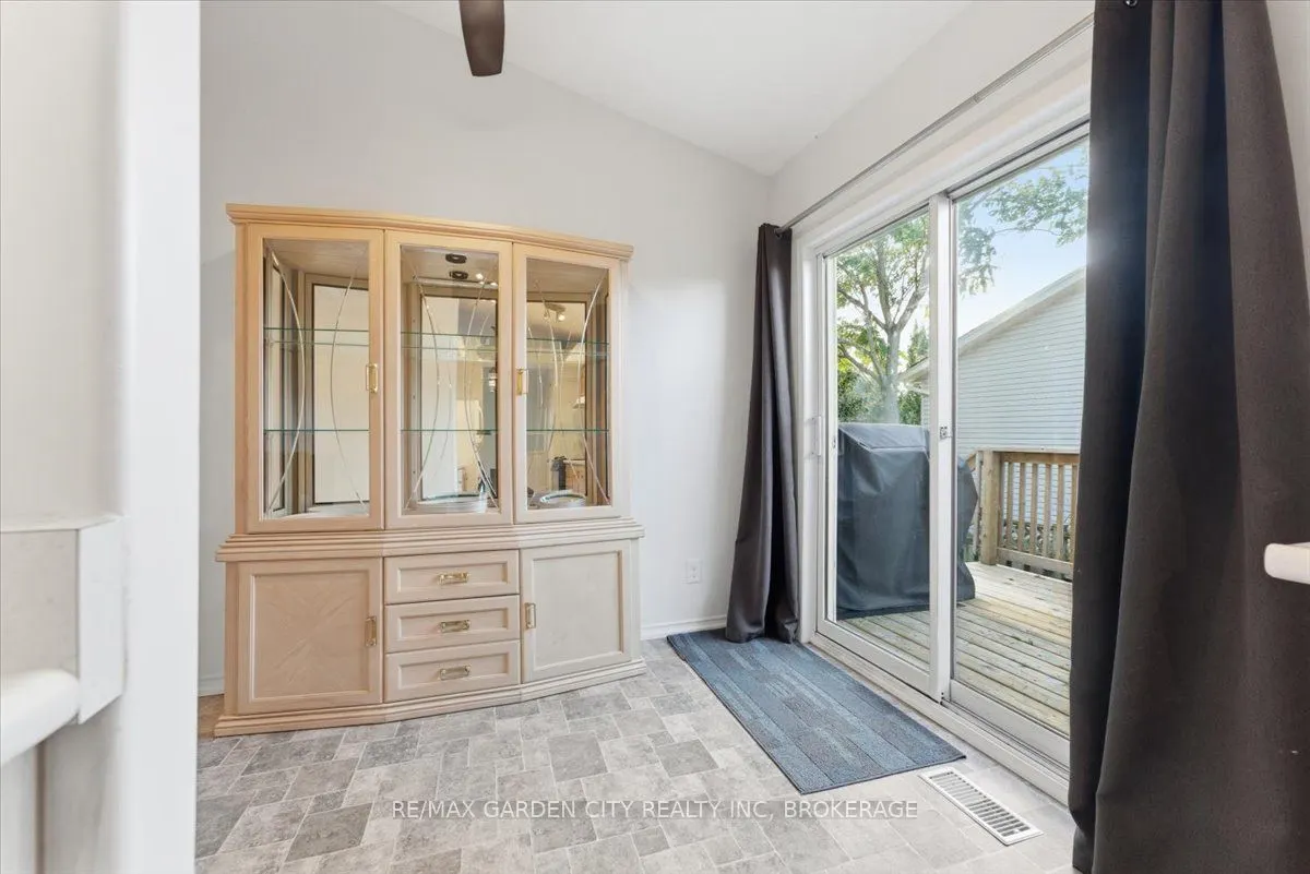 4 FOX TRAIL Drive