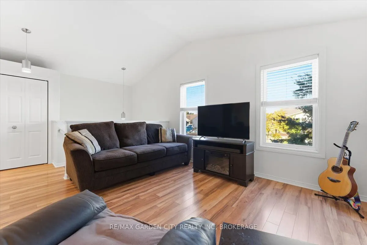 4 FOX TRAIL Drive