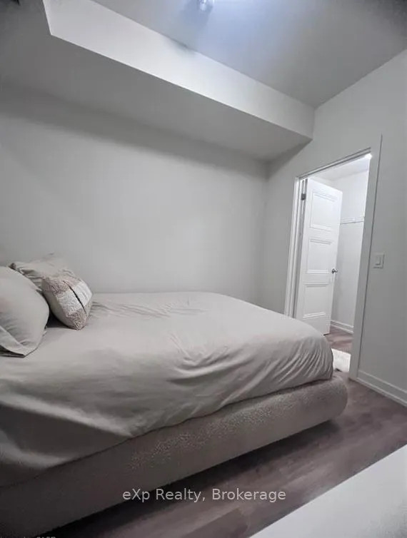 255 Northfield Drive E, #513