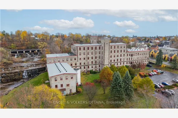 1 Rosamond Street E, #208