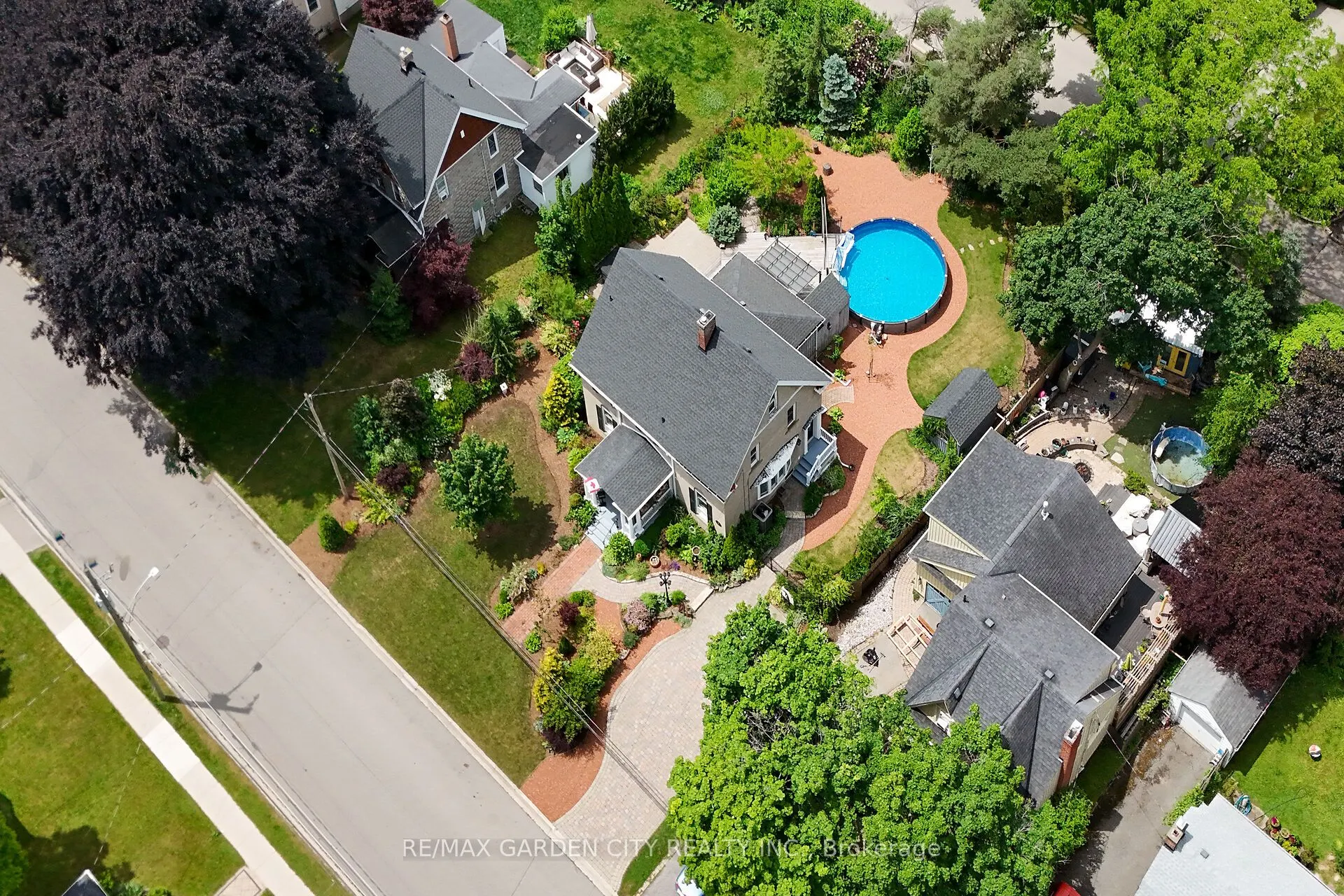 14 ROBINSON Street S