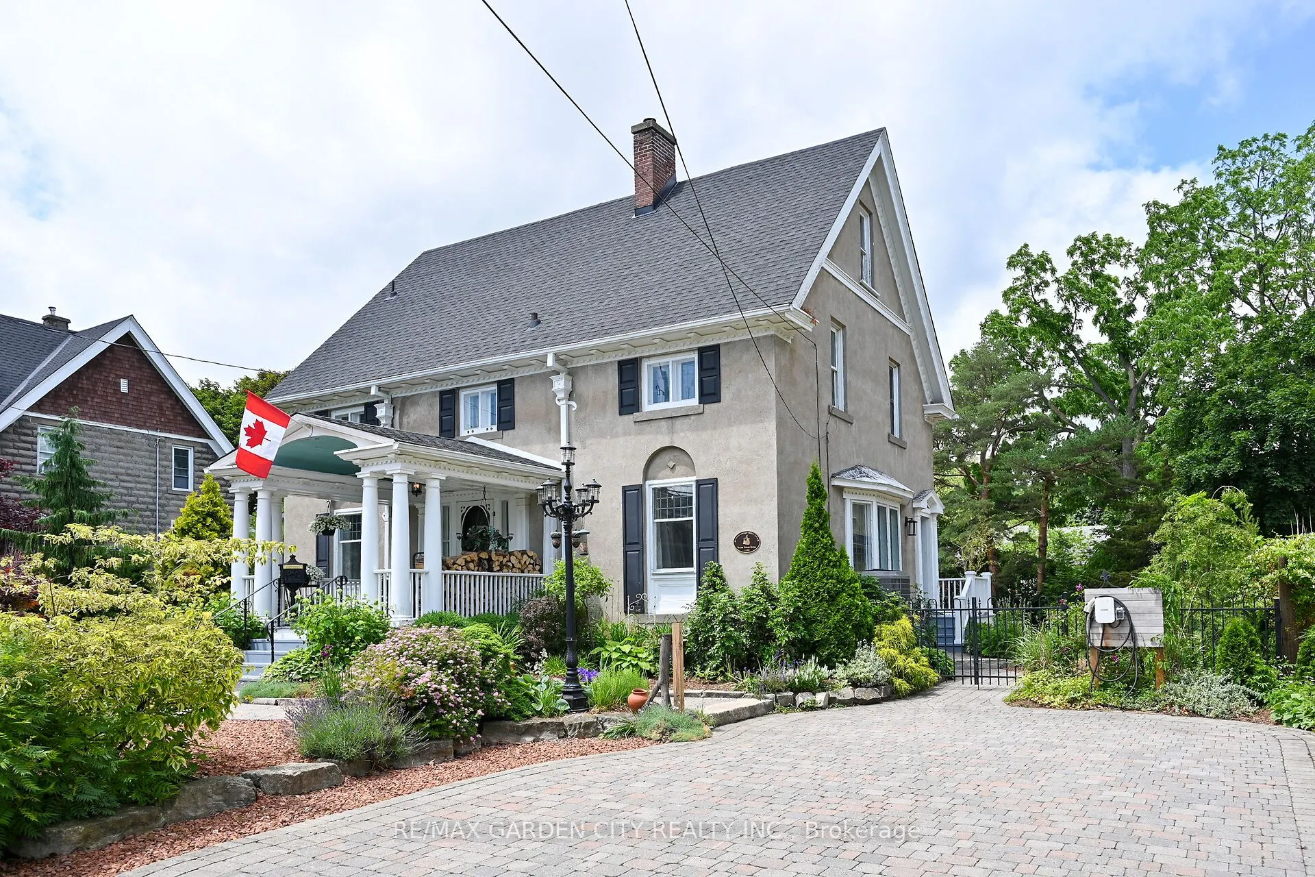 14 ROBINSON Street S