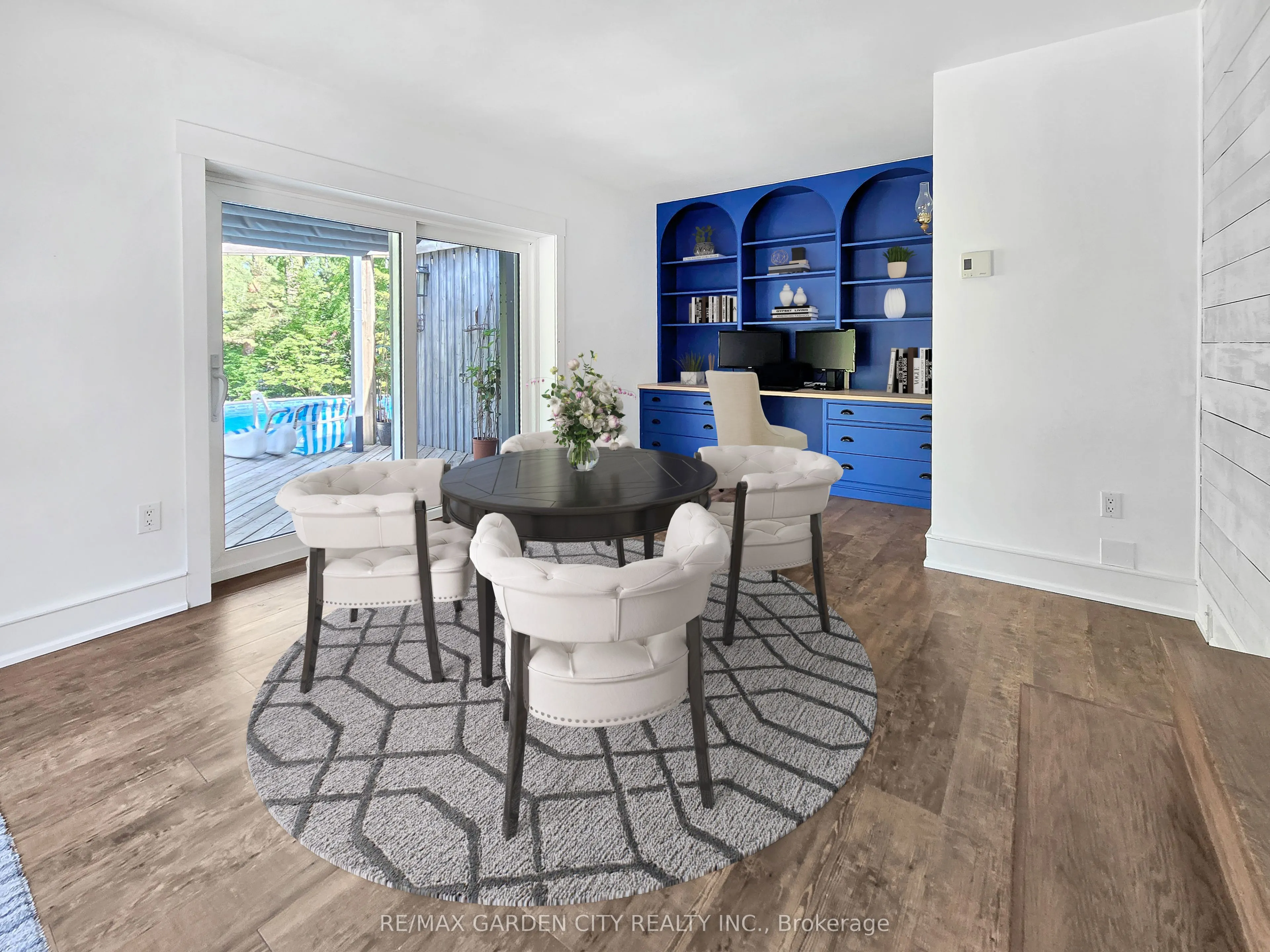 14 ROBINSON Street S