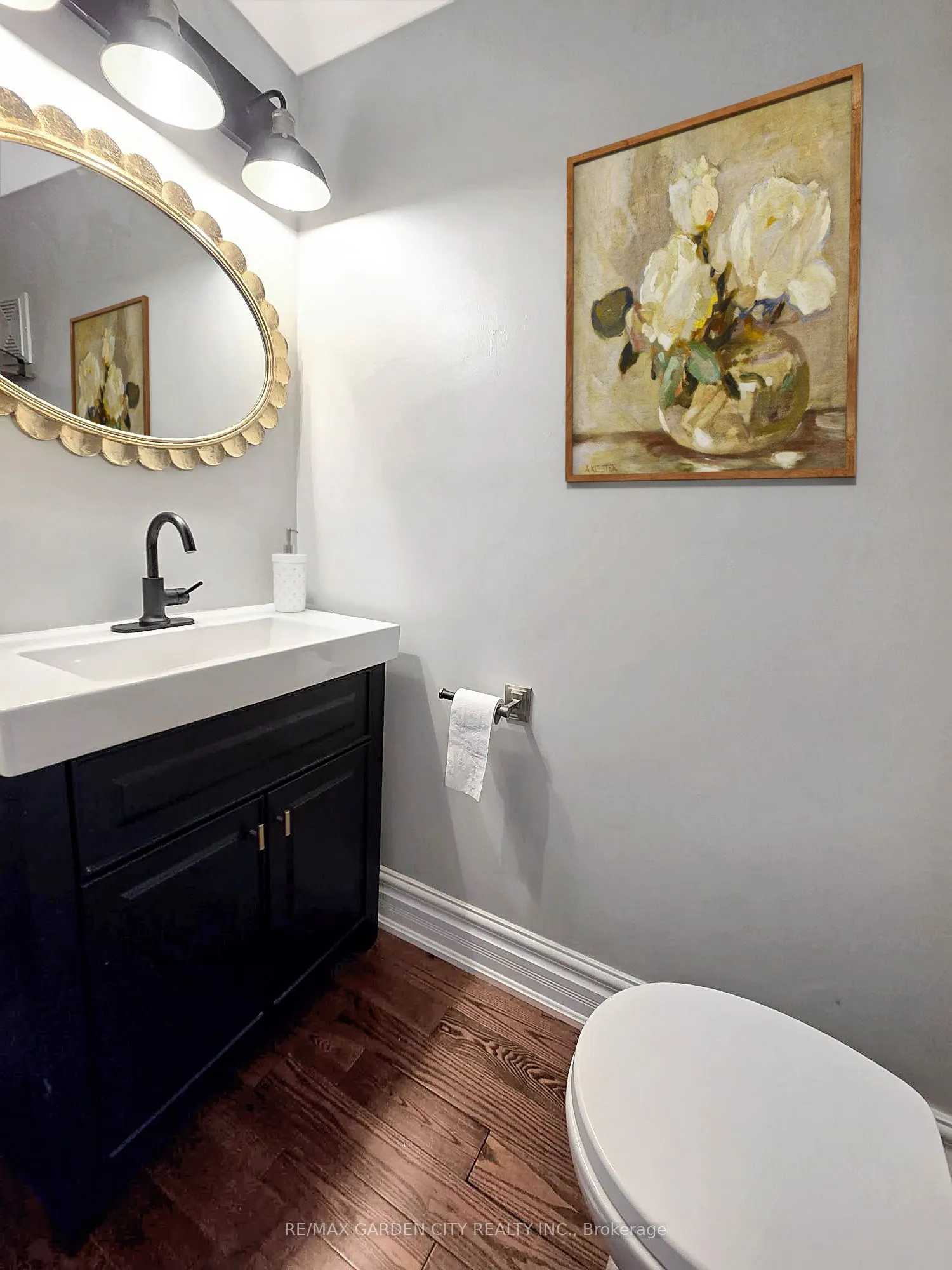 14 ROBINSON Street S