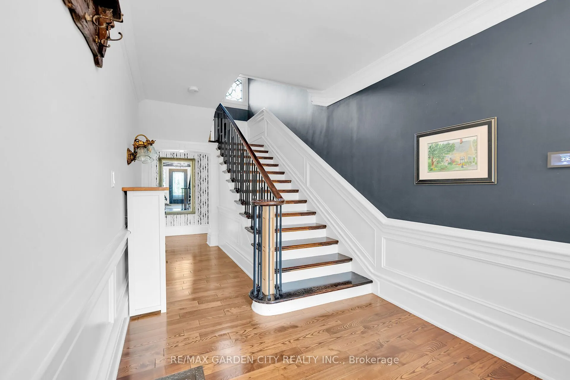 14 ROBINSON Street S