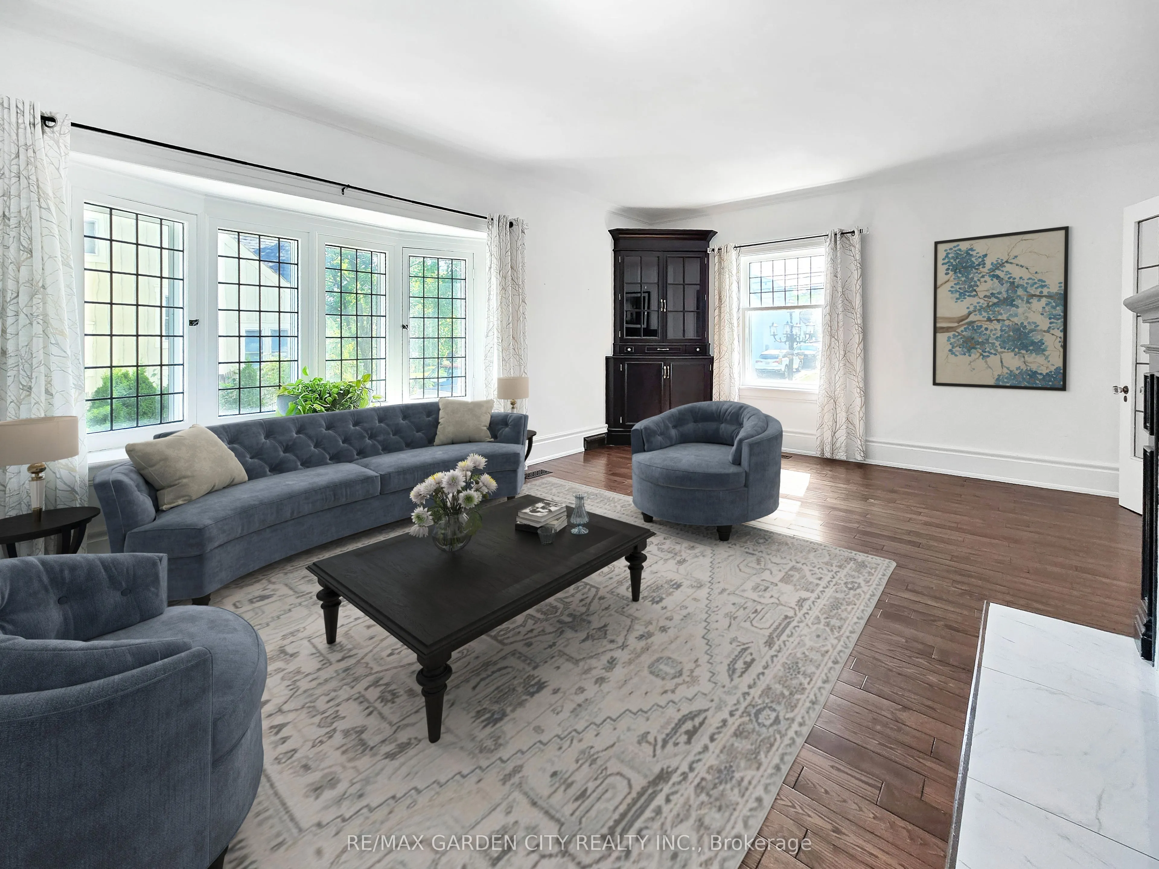 14 ROBINSON Street S