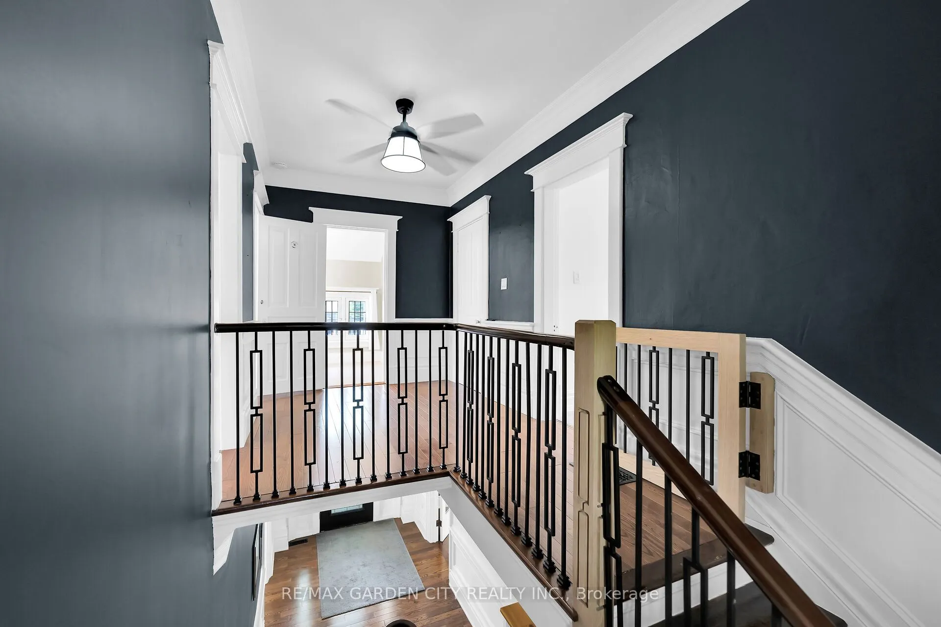 14 ROBINSON Street S