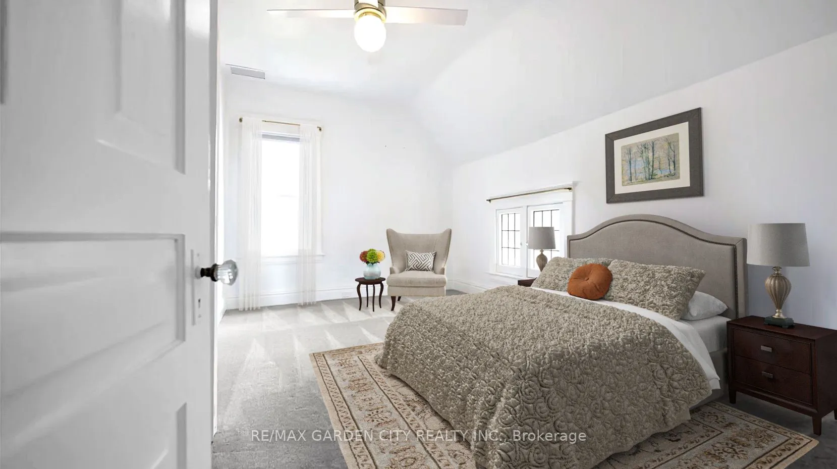 14 ROBINSON Street S