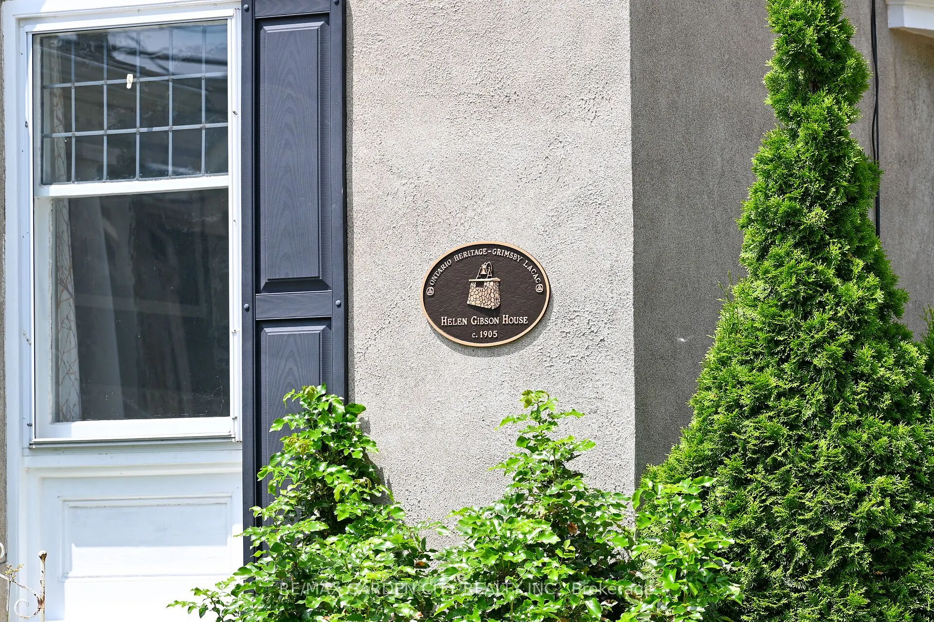 14 ROBINSON Street S