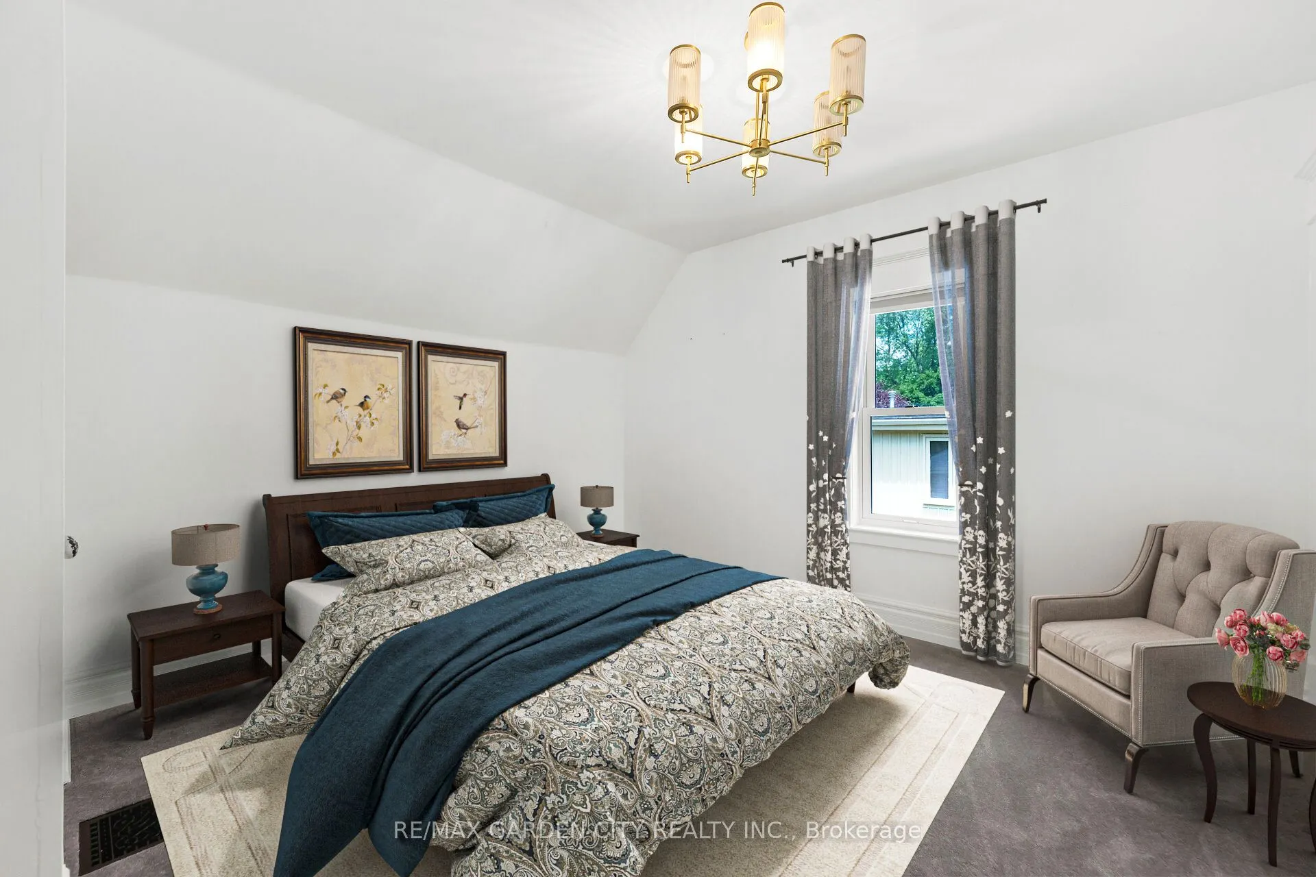 14 ROBINSON Street S