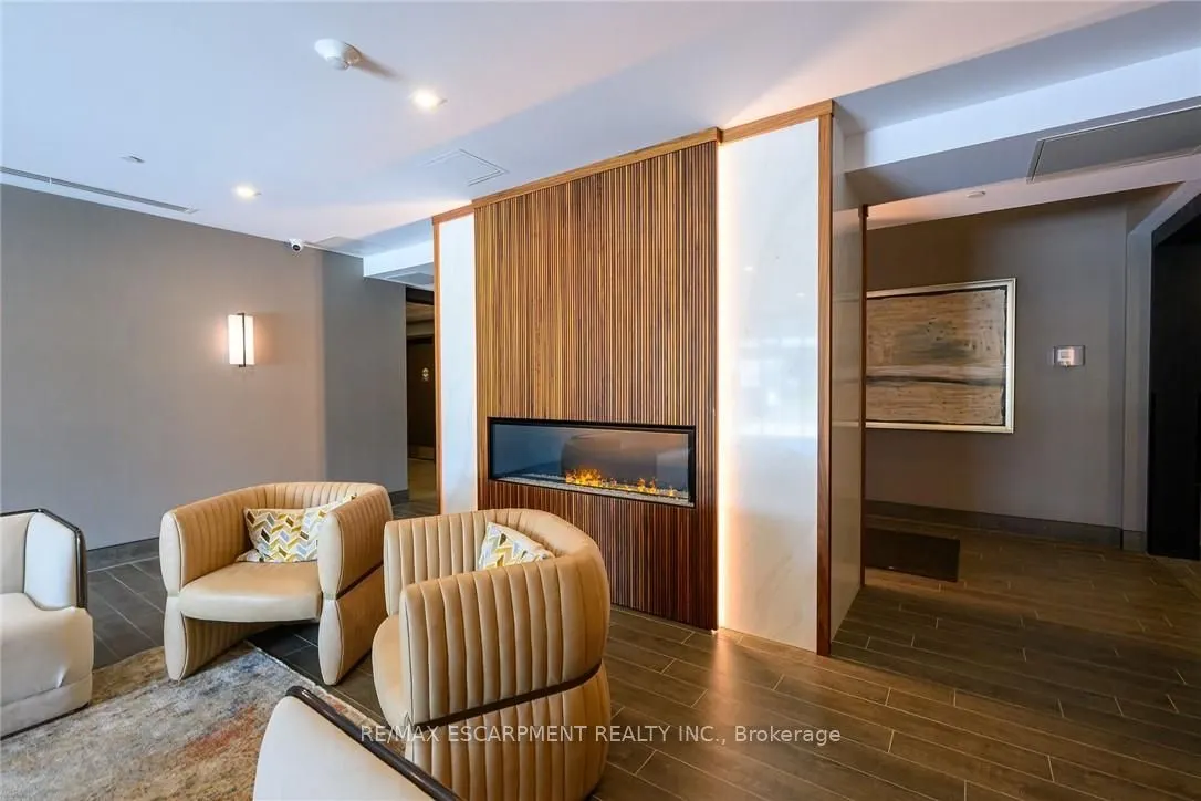 470 Dundas Street E, #416