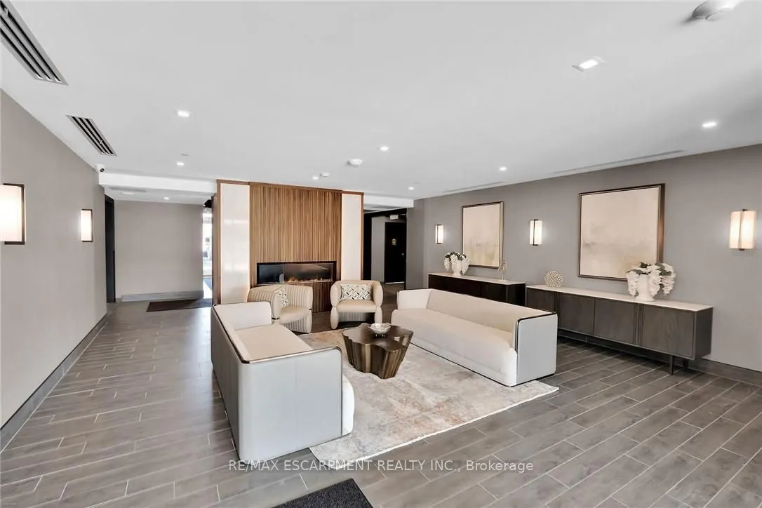 470 Dundas Street E, #416