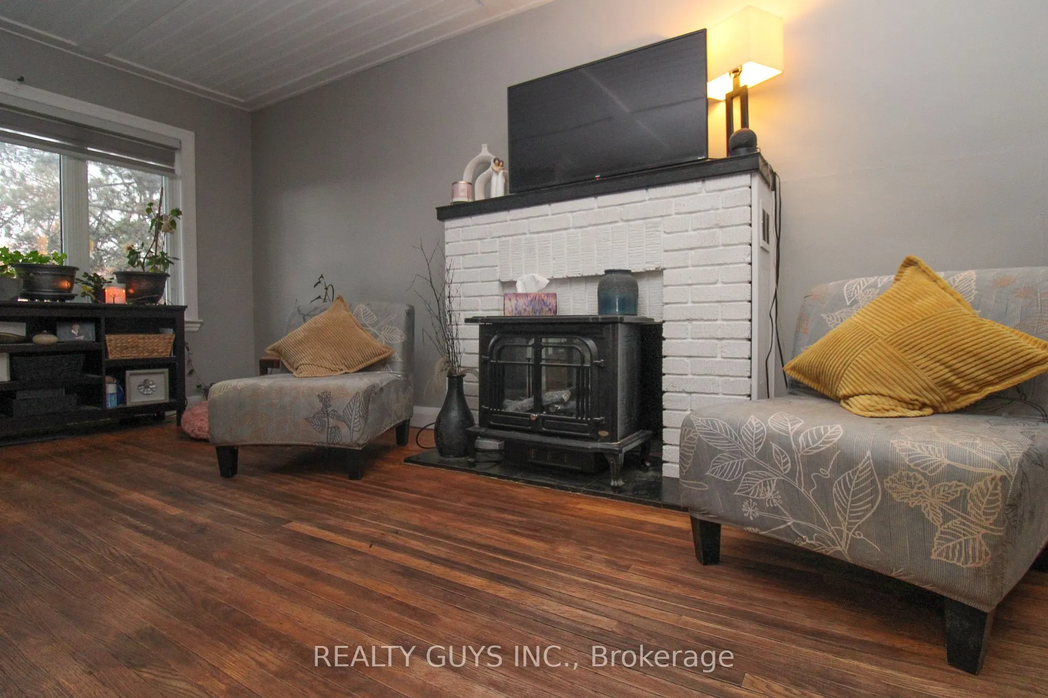 502 Wellington Street