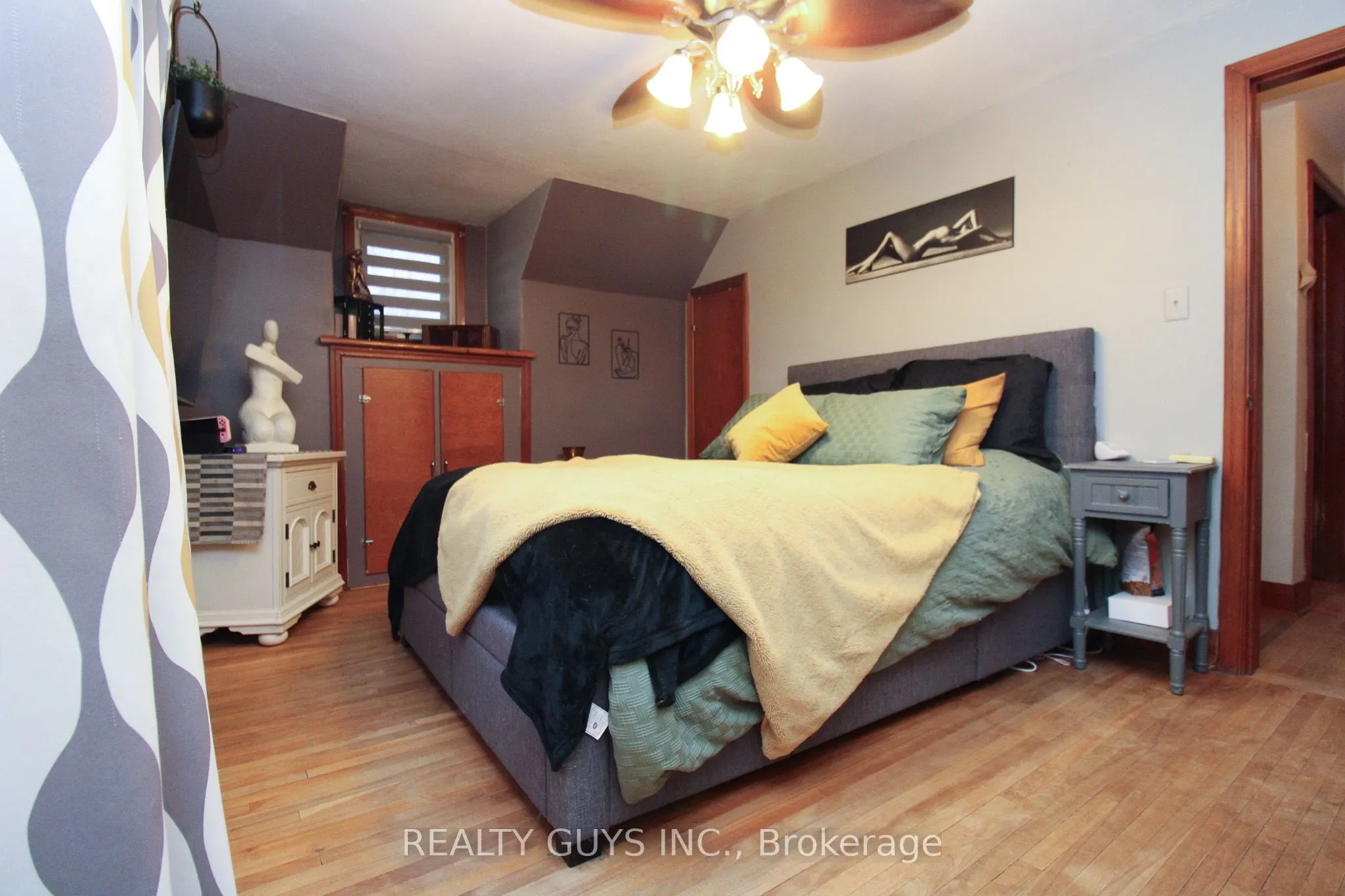 502 Wellington Street