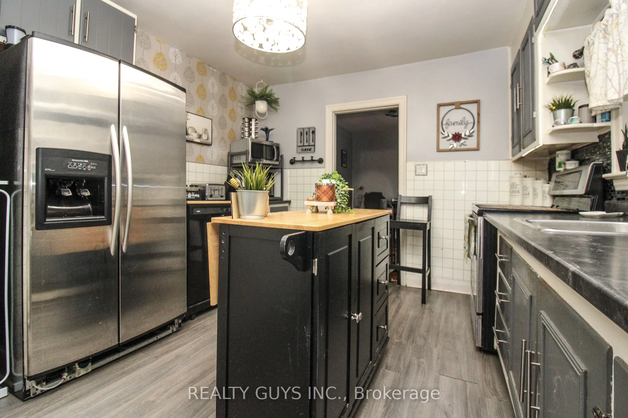 502 Wellington Street