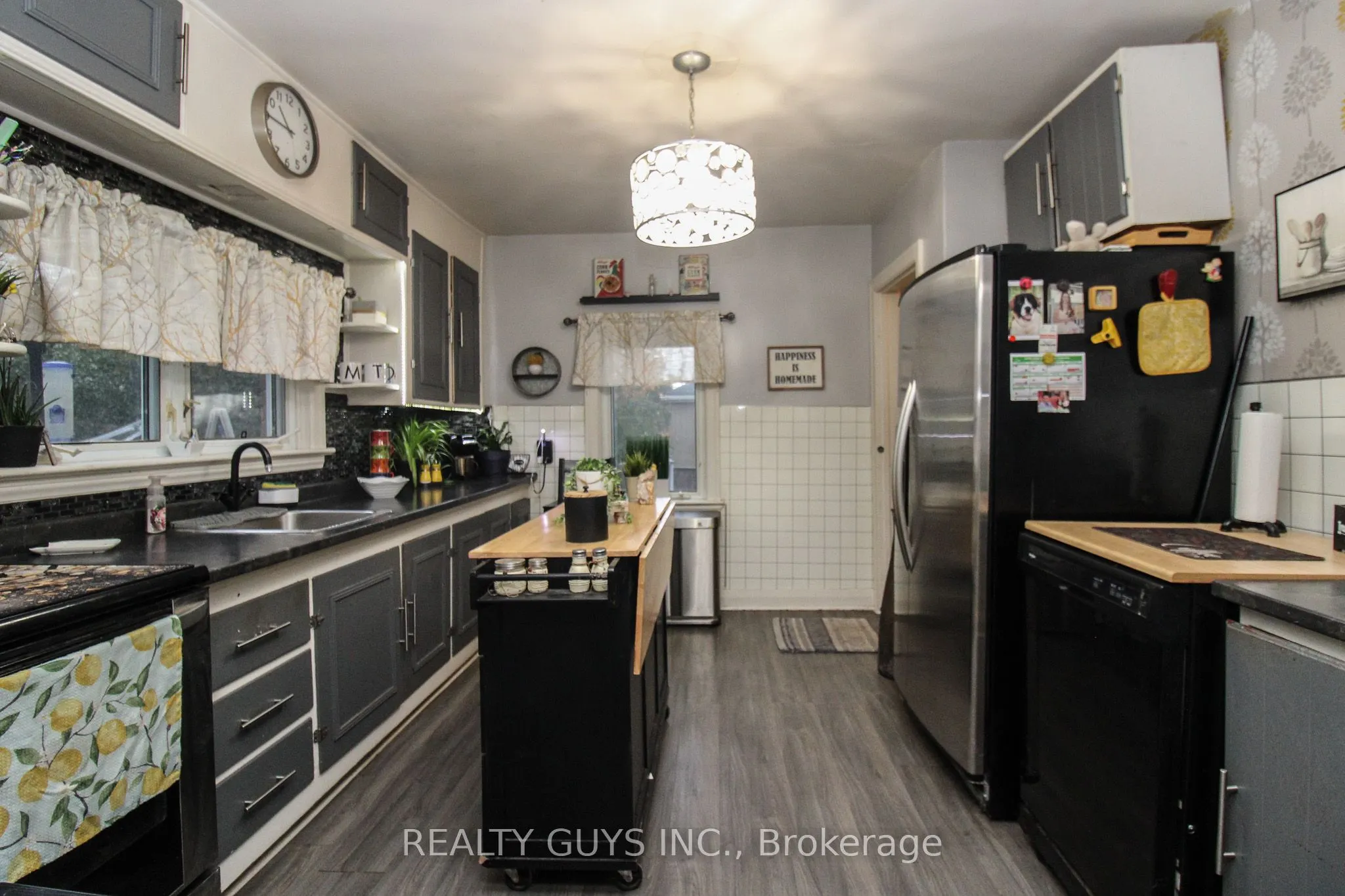 502 Wellington Street