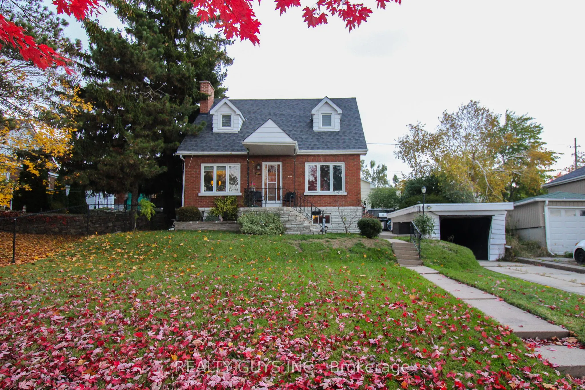 502 Wellington Street