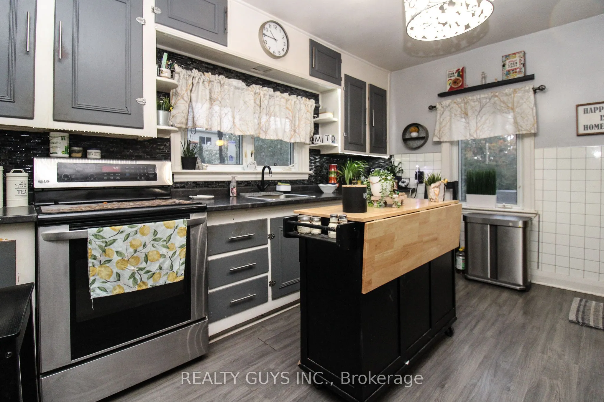 502 Wellington Street