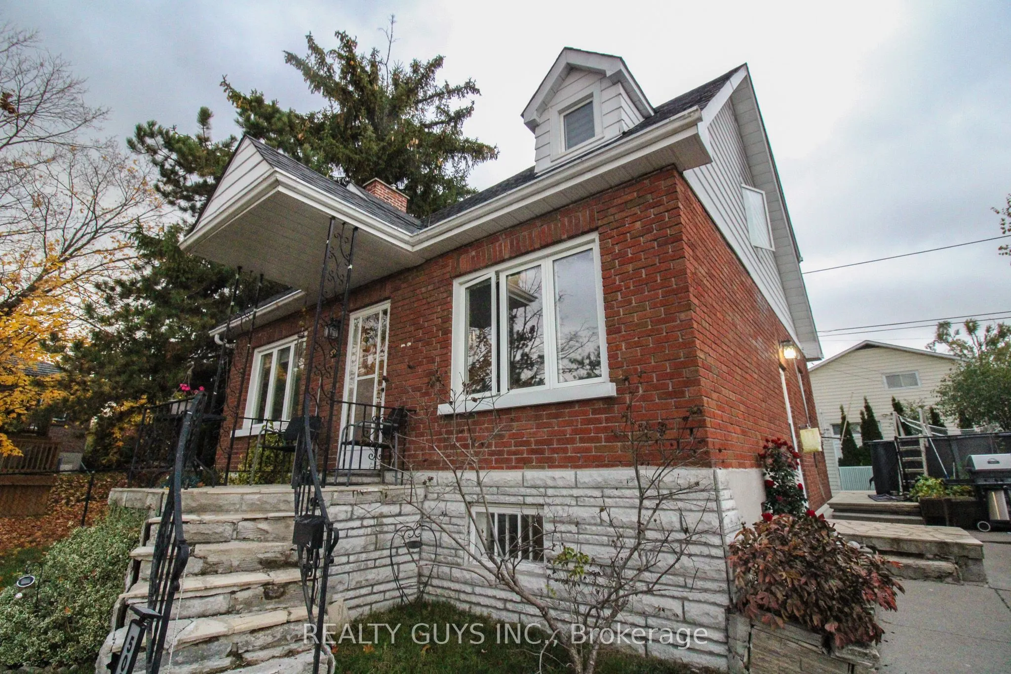 502 Wellington Street