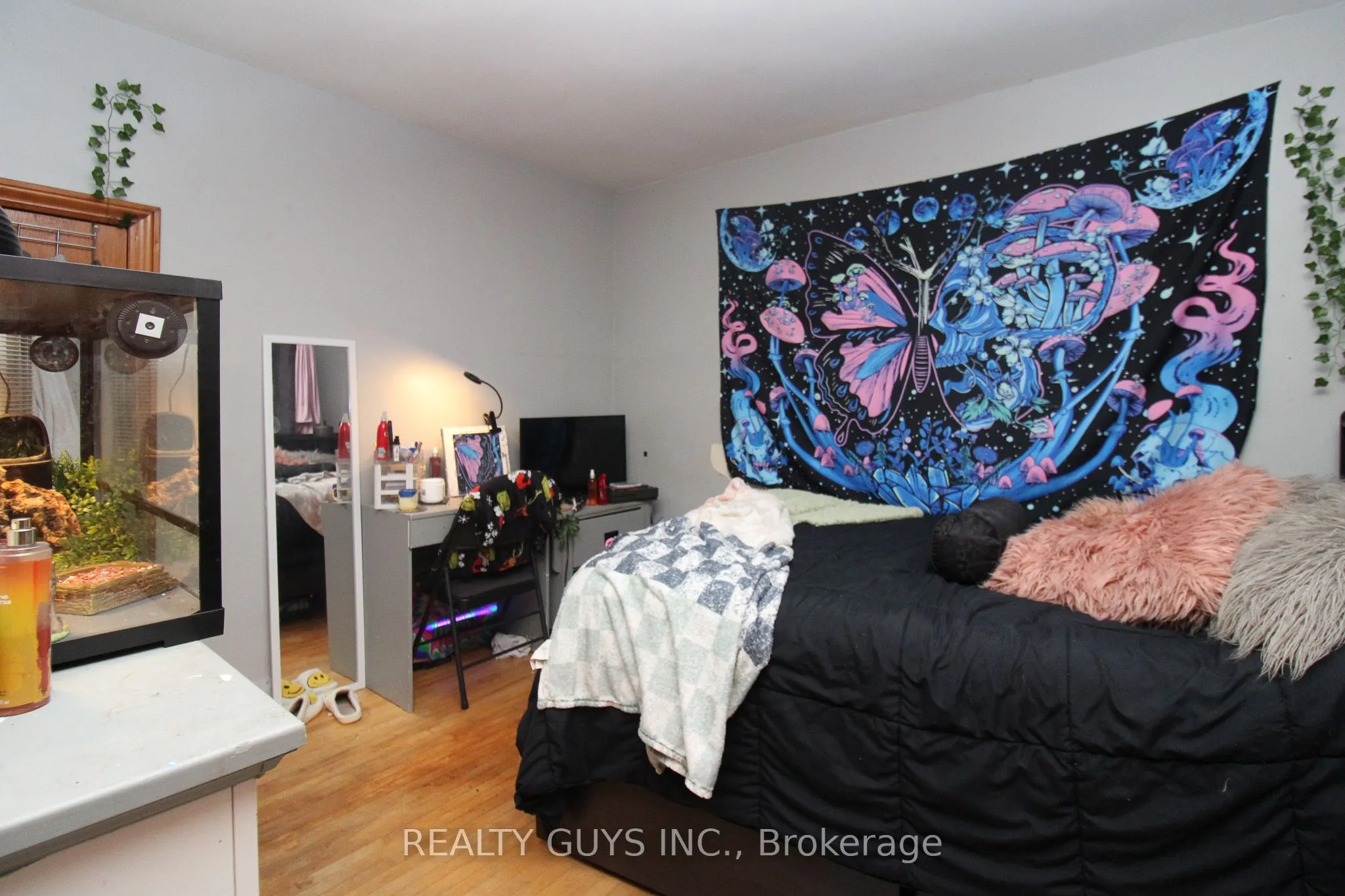 502 Wellington Street