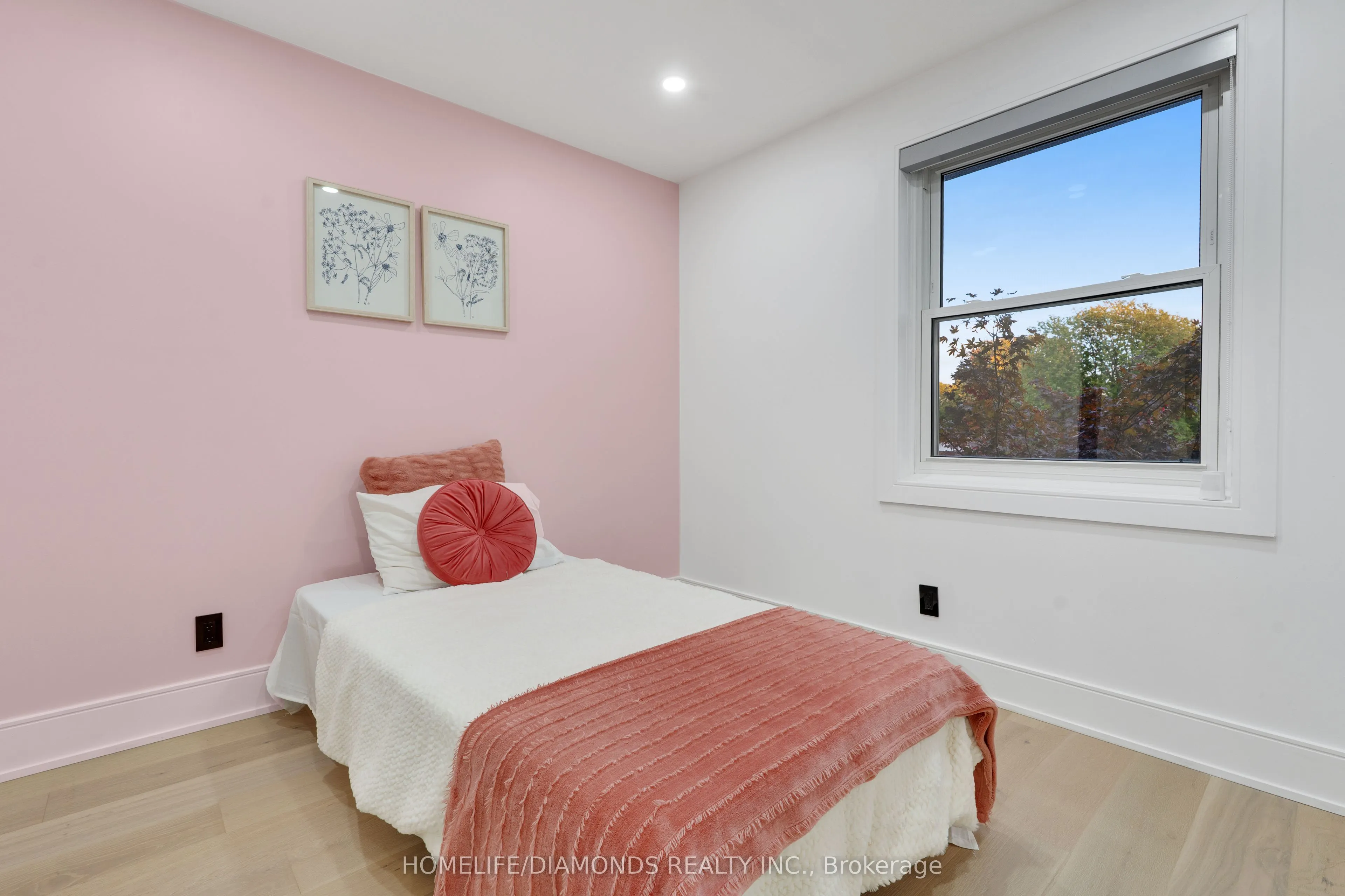 47 RIDGE POINT Drive