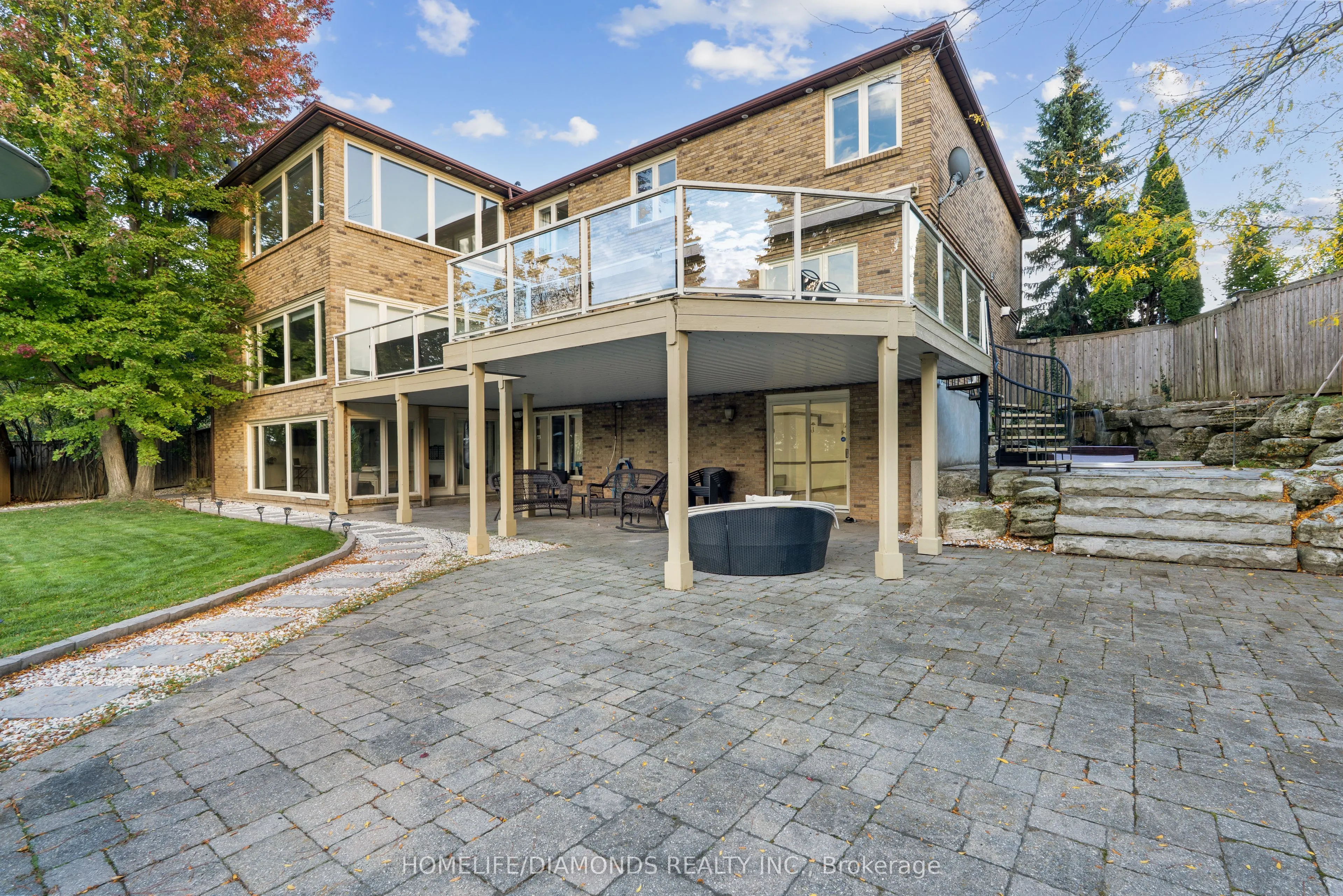 47 RIDGE POINT Drive